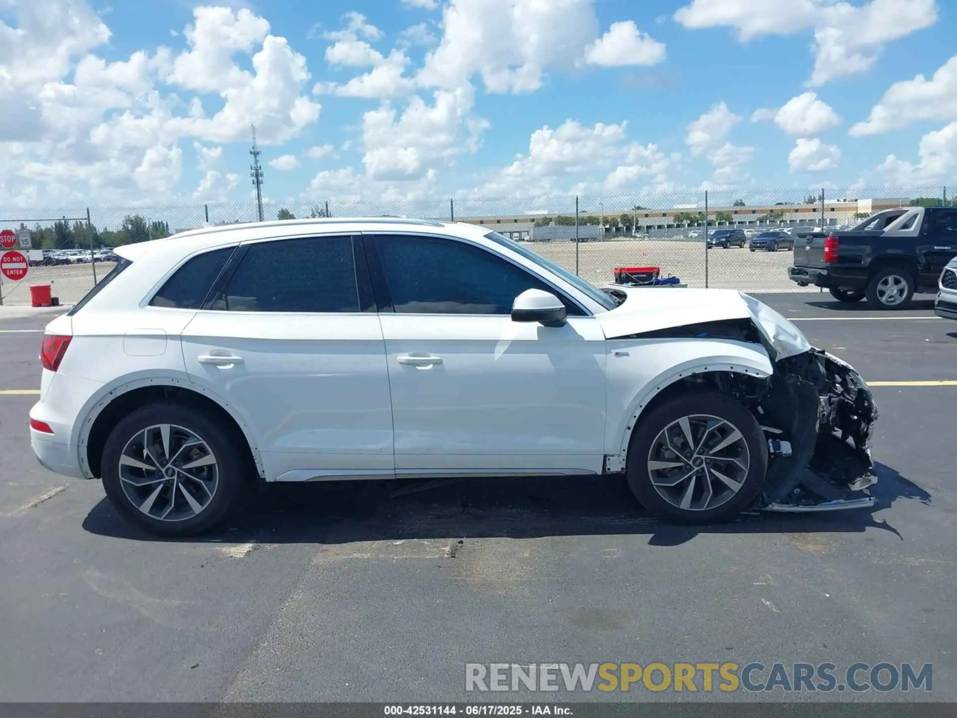 14 Photograph of a damaged car WA1GAAFY2N2087968 AUDI Q5 2022