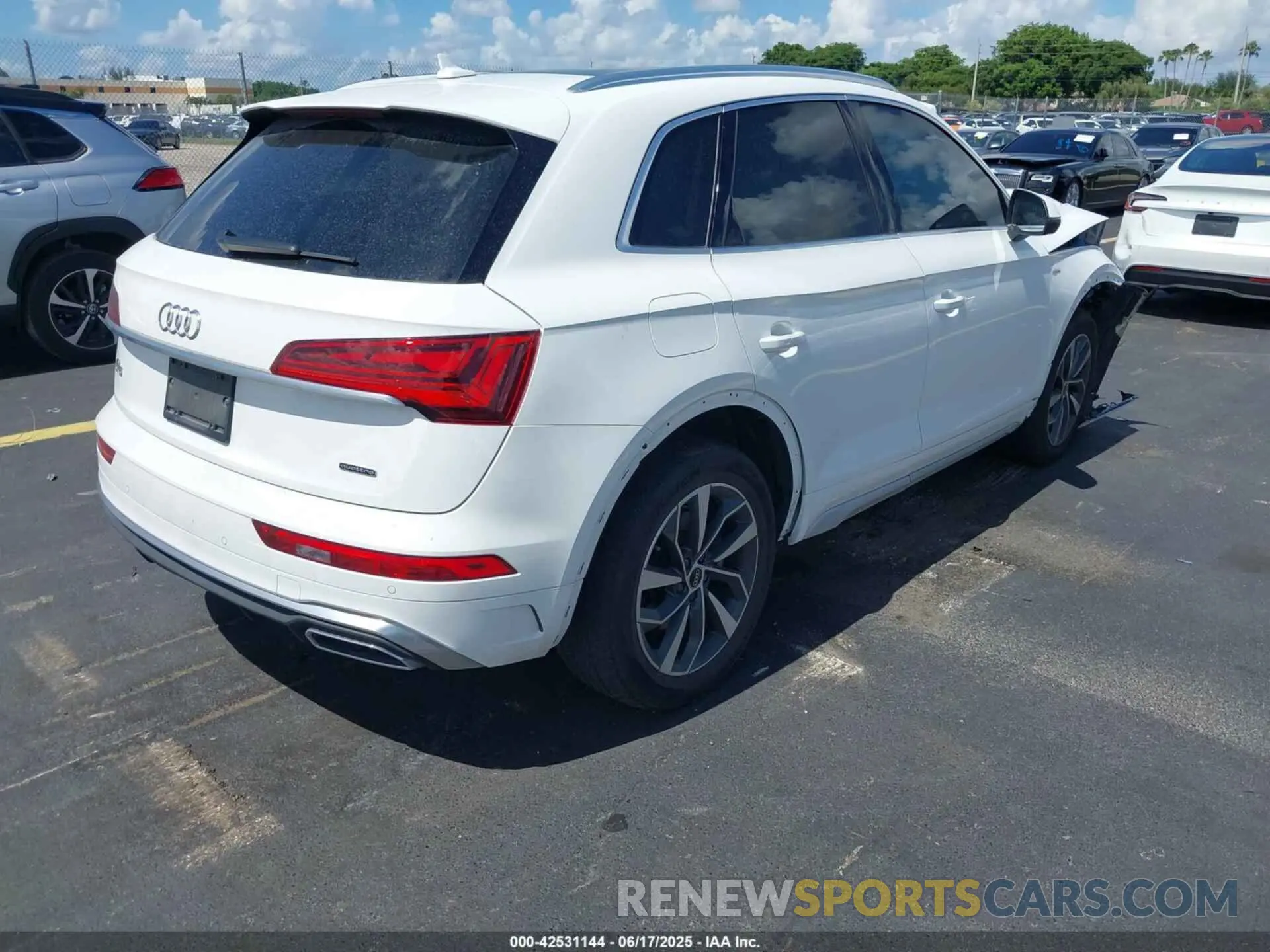 4 Photograph of a damaged car WA1GAAFY2N2087968 AUDI Q5 2022
