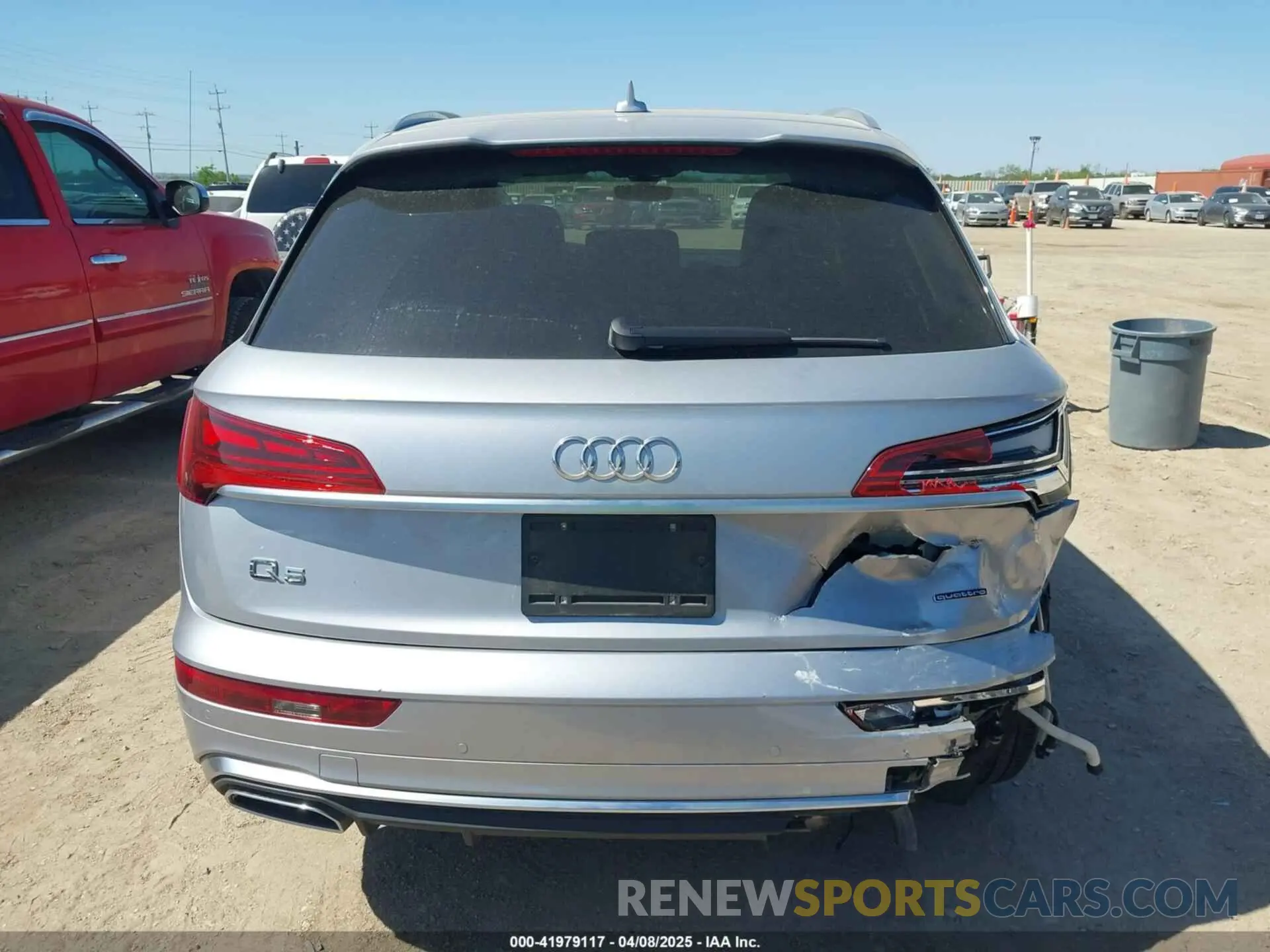 16 Photograph of a damaged car WA1GAAFY2N2119625 AUDI Q5 2022