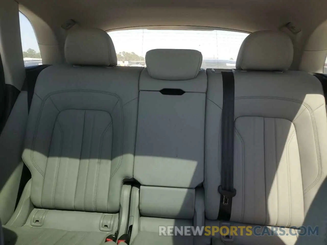 10 Photograph of a damaged car WA1GAAFY3N2047799 AUDI Q5 2022