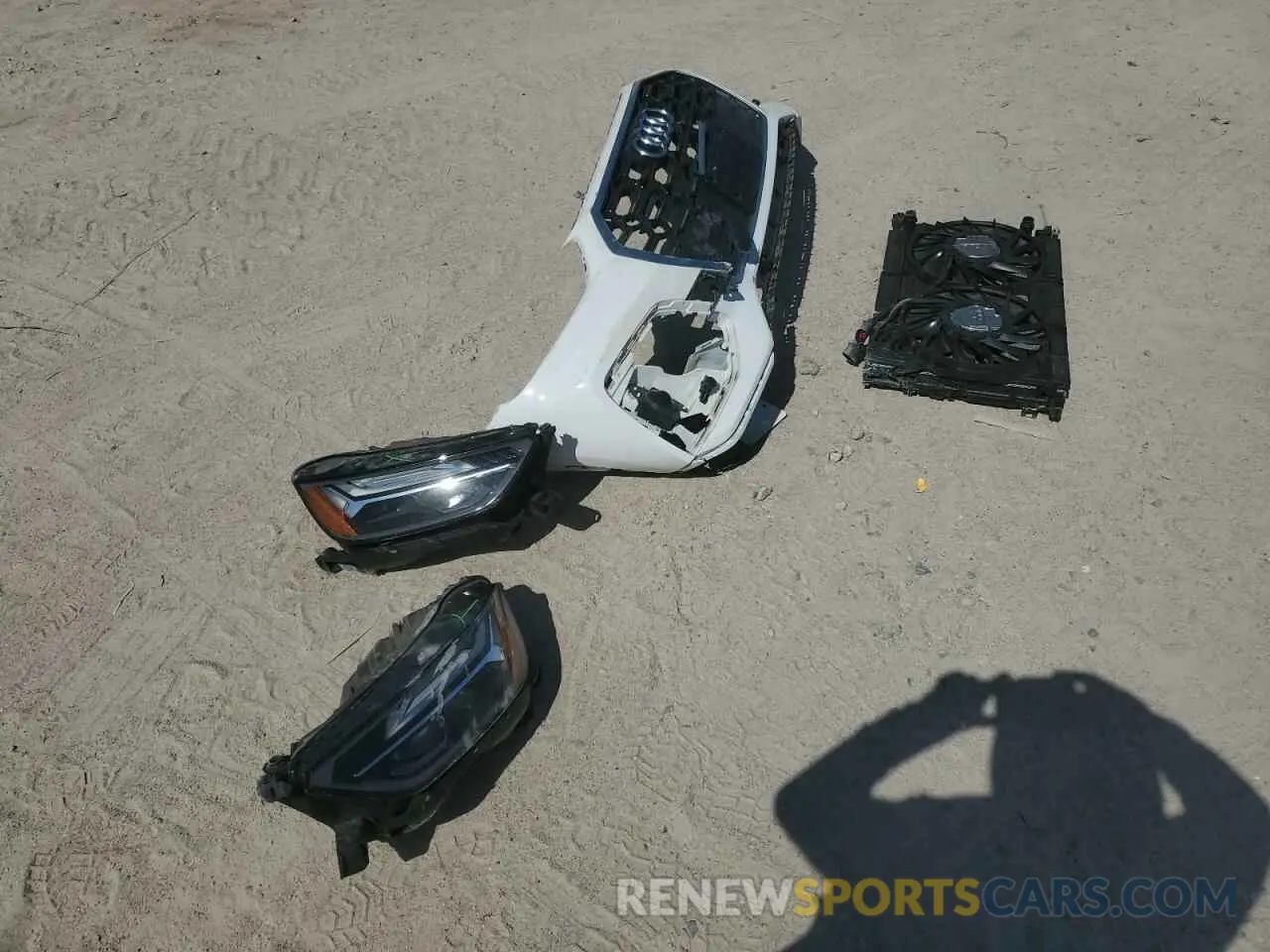 13 Photograph of a damaged car WA1GAAFY3N2047799 AUDI Q5 2022