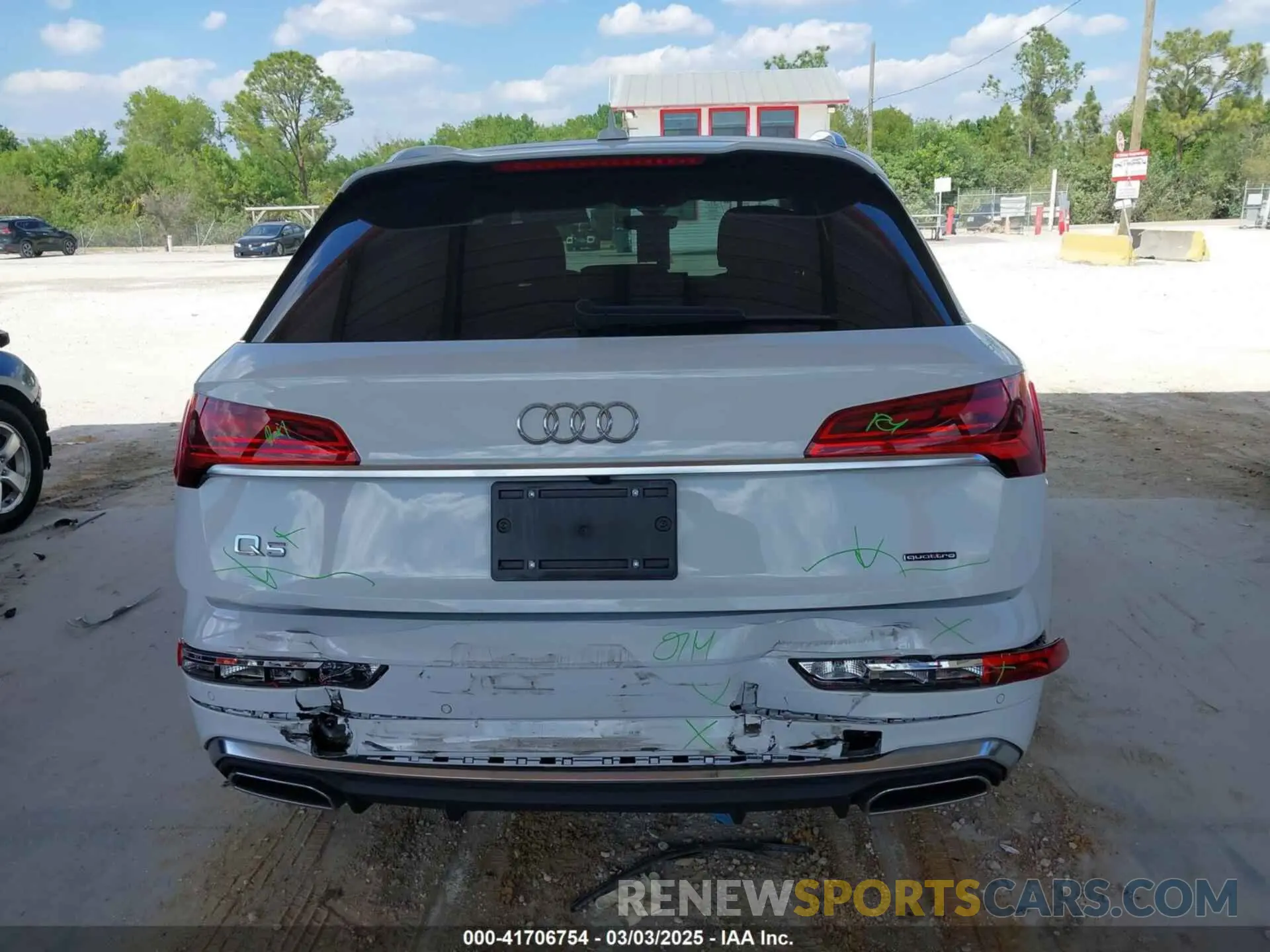 17 Photograph of a damaged car WA1GAAFY4N2003472 AUDI Q5 2022