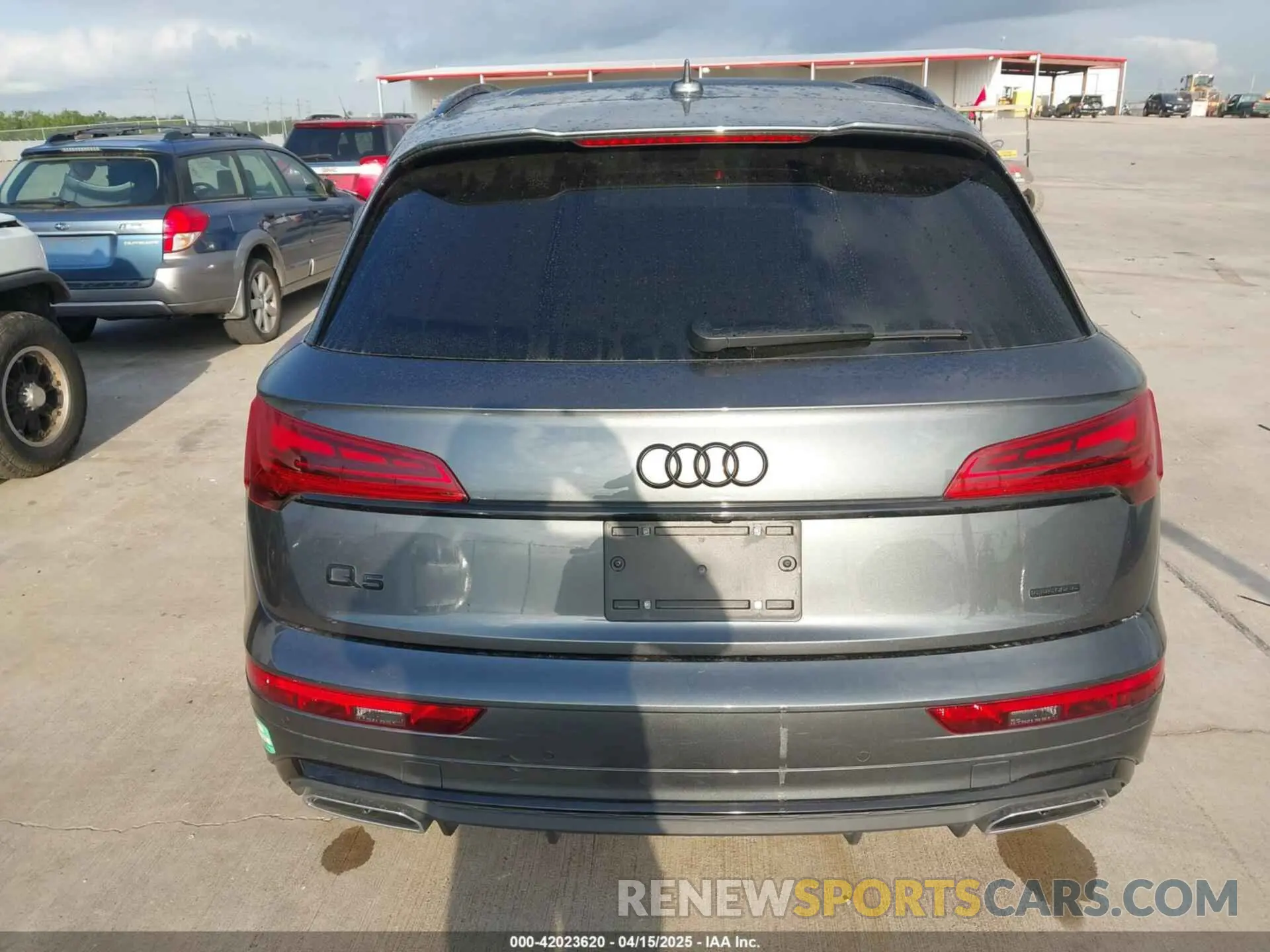 16 Photograph of a damaged car WA1GAAFY5N2135253 AUDI Q5 2022