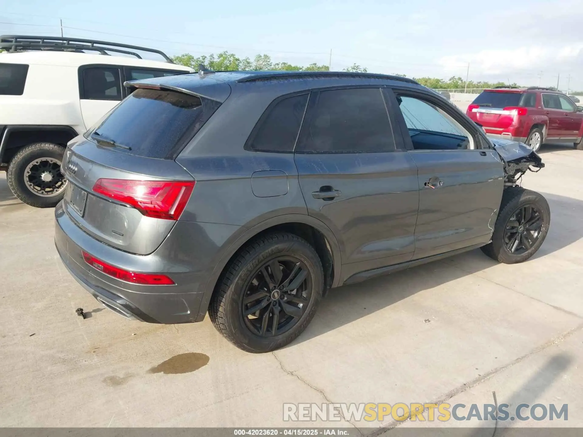 4 Photograph of a damaged car WA1GAAFY5N2135253 AUDI Q5 2022
