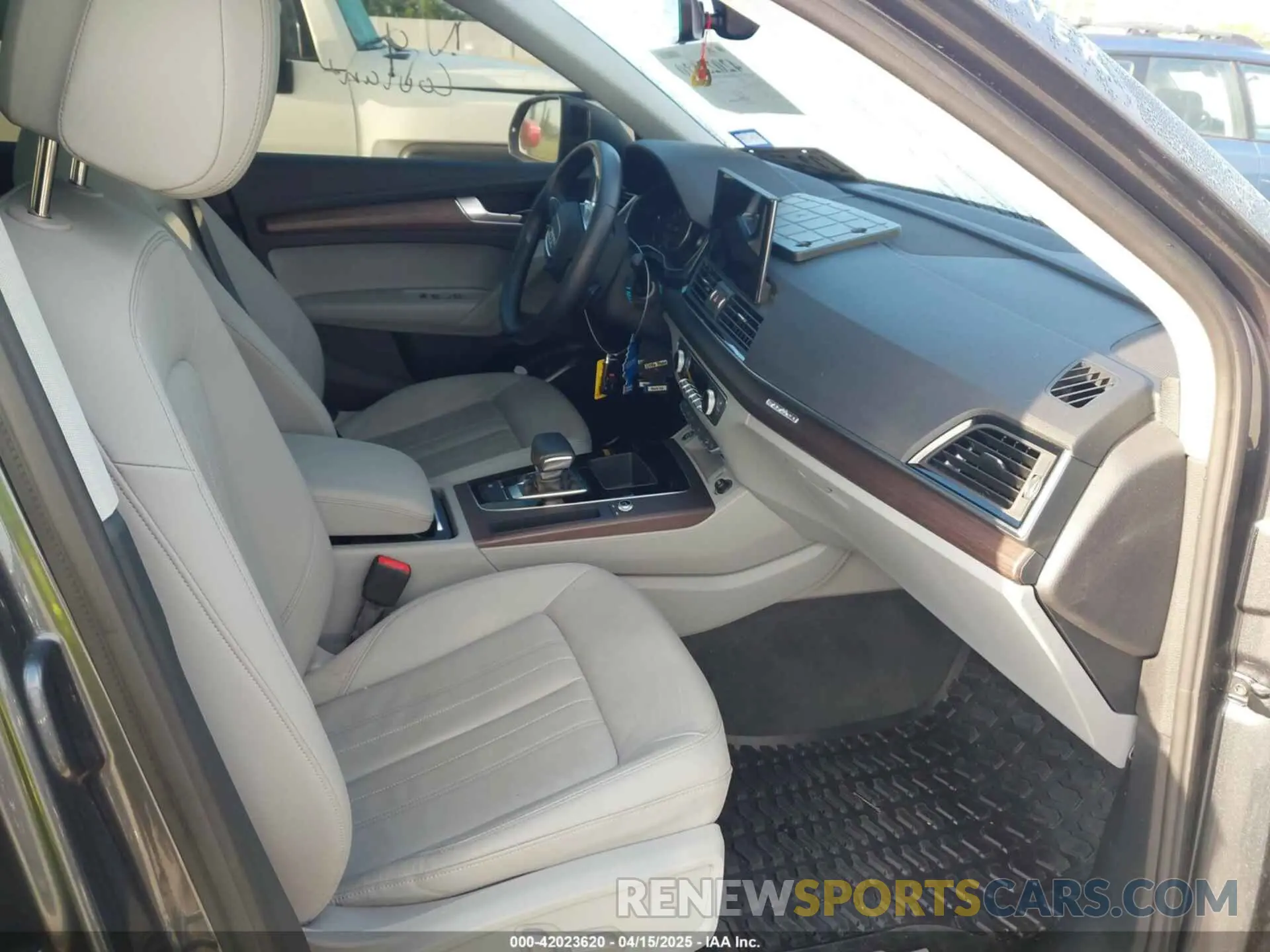 5 Photograph of a damaged car WA1GAAFY5N2135253 AUDI Q5 2022