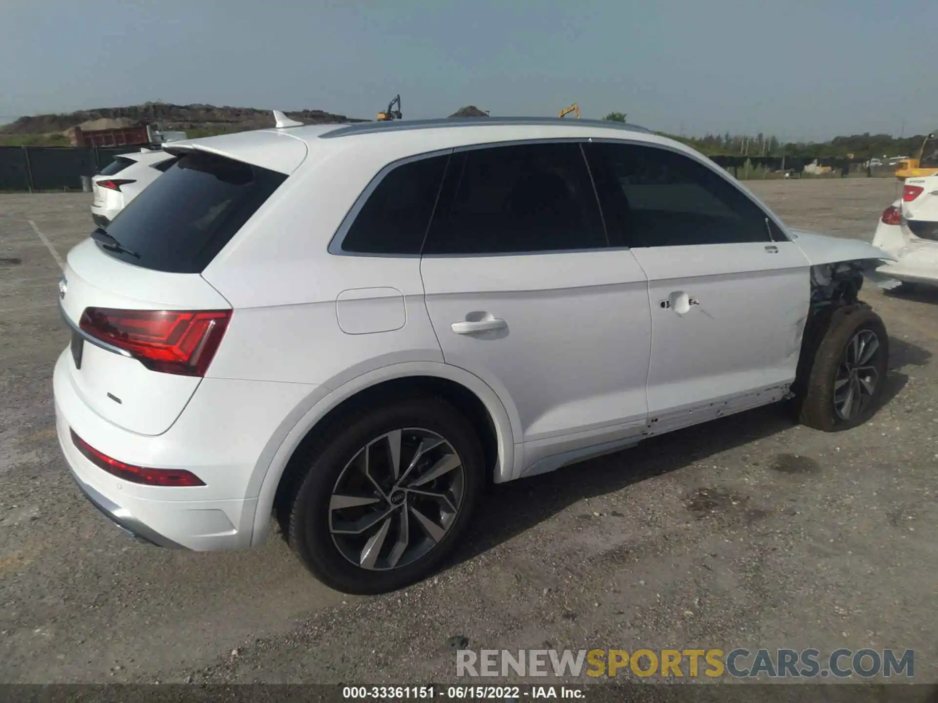 4 Photograph of a damaged car WA1GAAFY6N2021357 AUDI Q5 2022