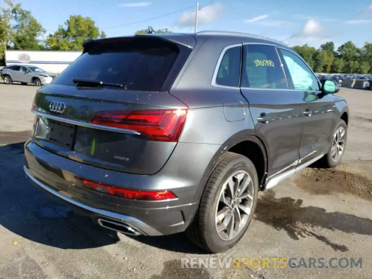 4 Photograph of a damaged car WA1GAAFY7N2105980 AUDI Q5 2022