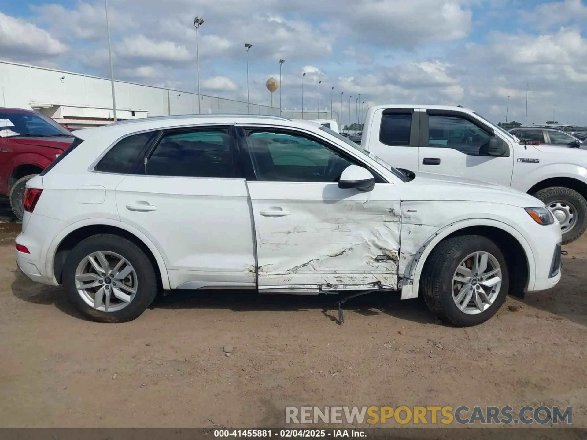 13 Photograph of a damaged car WA1GAAFY8N2017164 AUDI Q5 2022