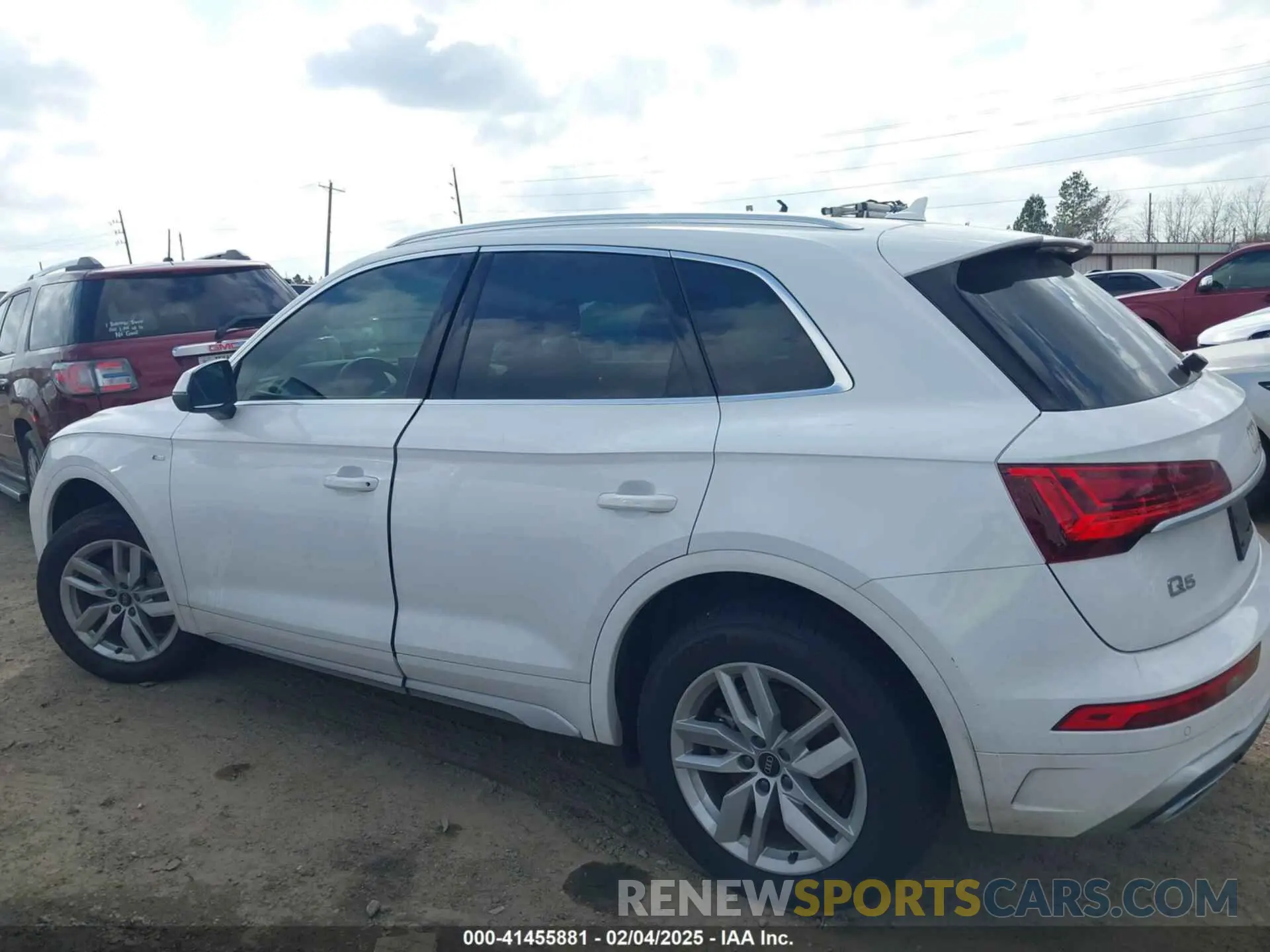 14 Photograph of a damaged car WA1GAAFY8N2017164 AUDI Q5 2022