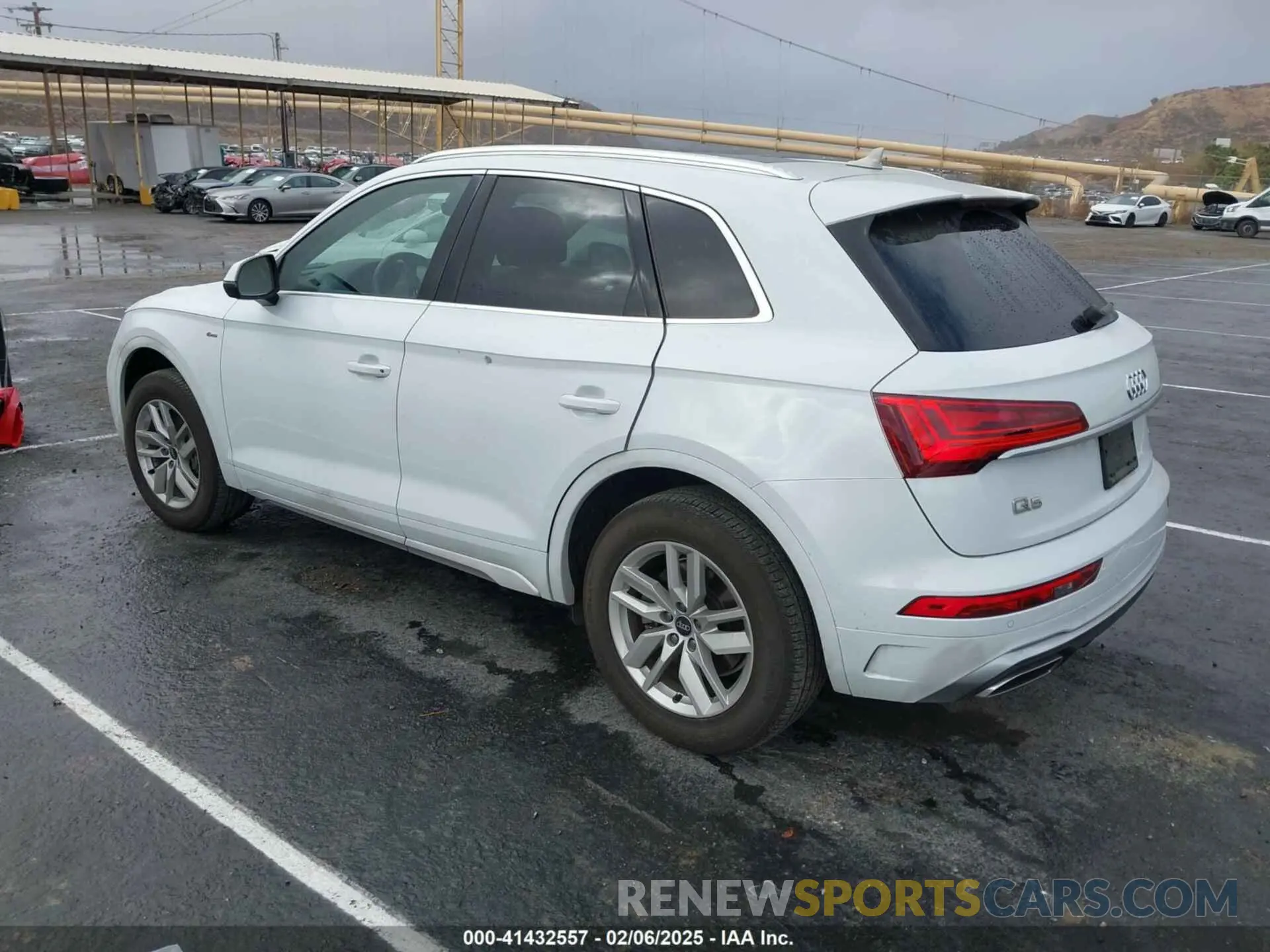 3 Photograph of a damaged car WA1GAAFY8N2087702 AUDI Q5 2022