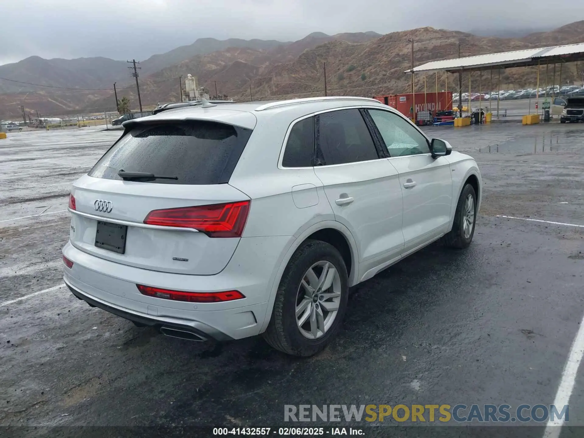 4 Photograph of a damaged car WA1GAAFY8N2087702 AUDI Q5 2022