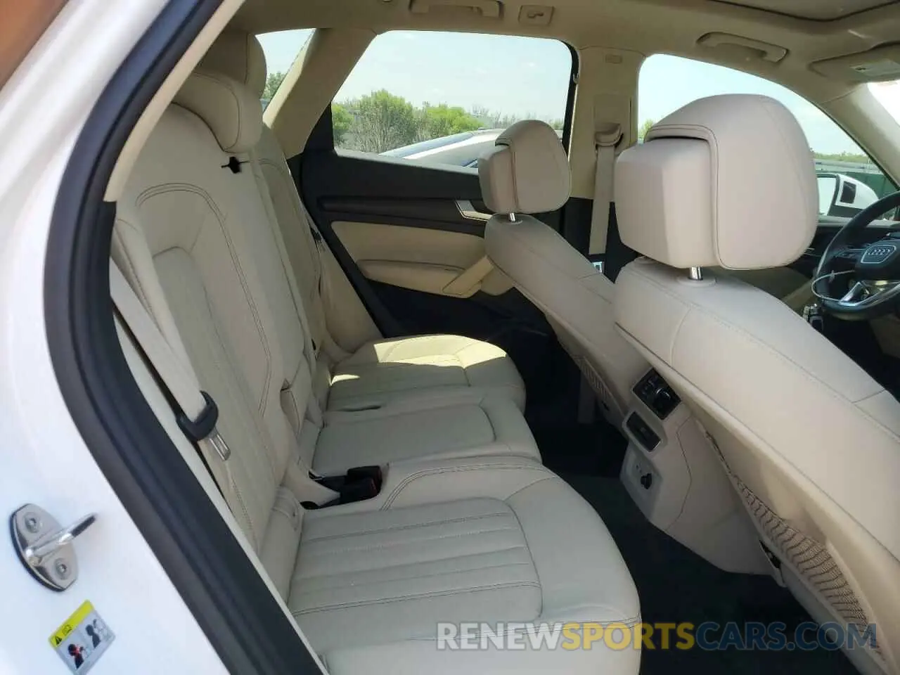 11 Photograph of a damaged car WA1GAAFY9N2016623 AUDI Q5 2022
