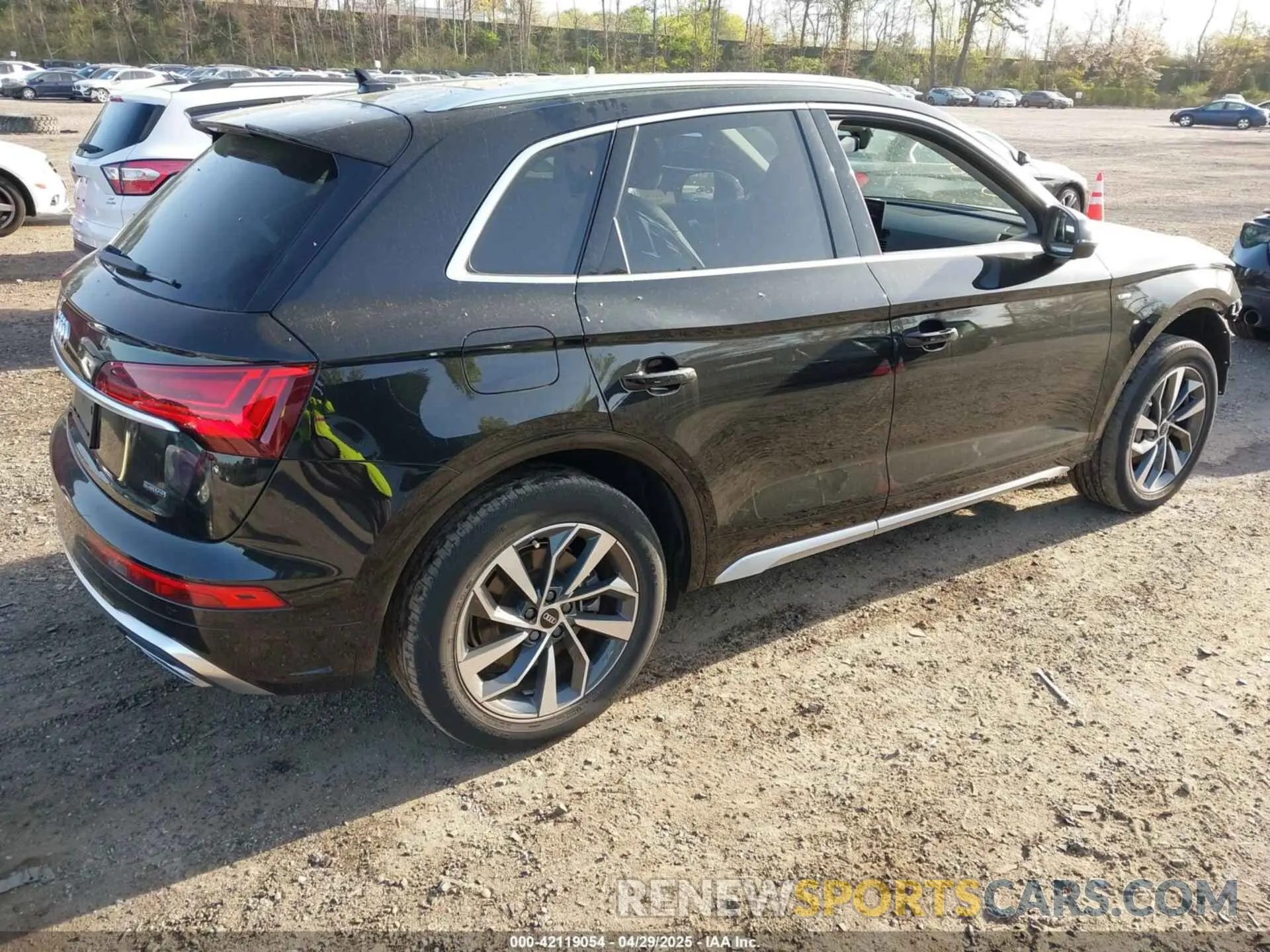 4 Photograph of a damaged car WA1GAAFY9N2021322 AUDI Q5 2022