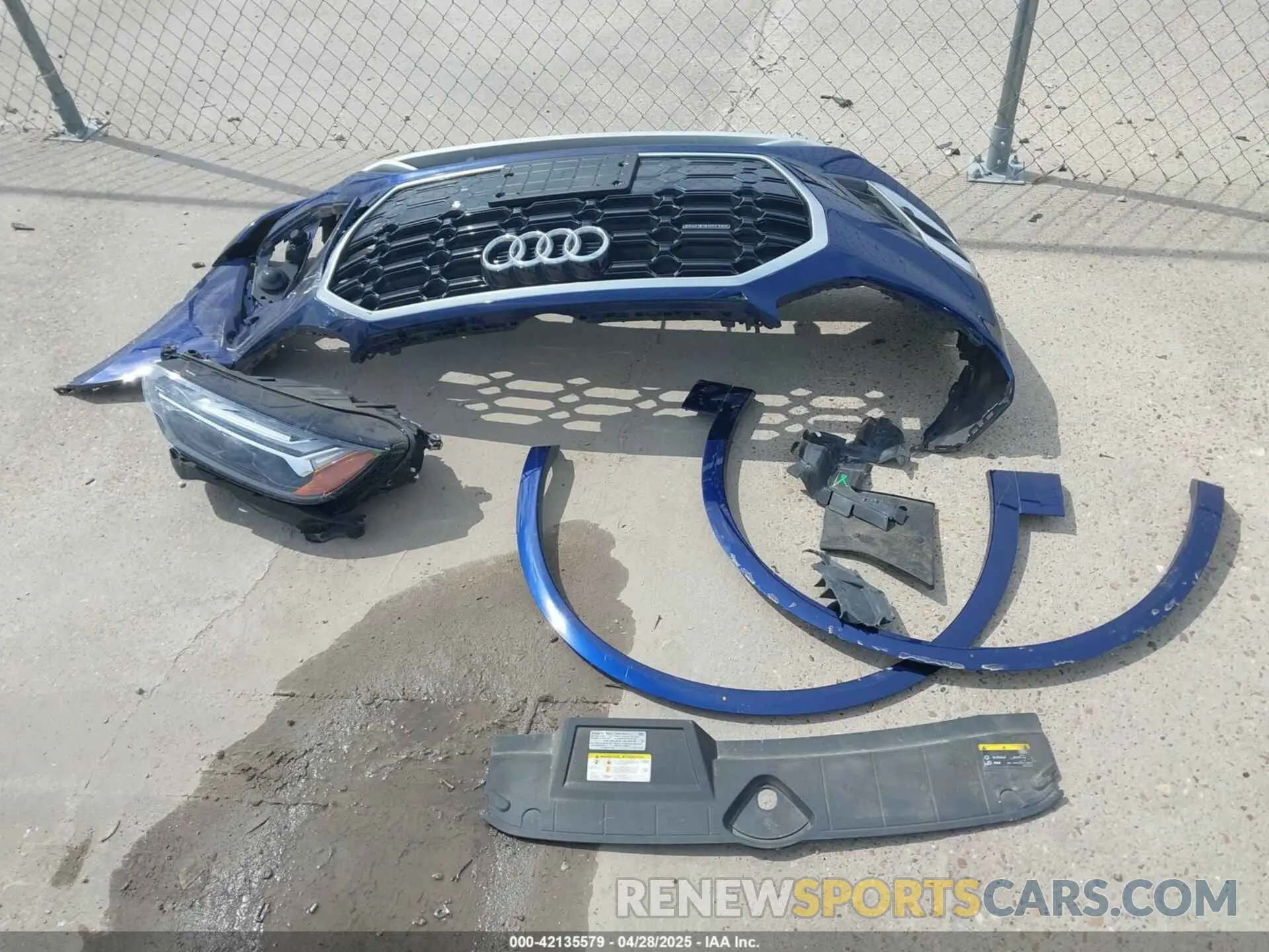 12 Photograph of a damaged car WA1GAAFYXN2033558 AUDI Q5 2022