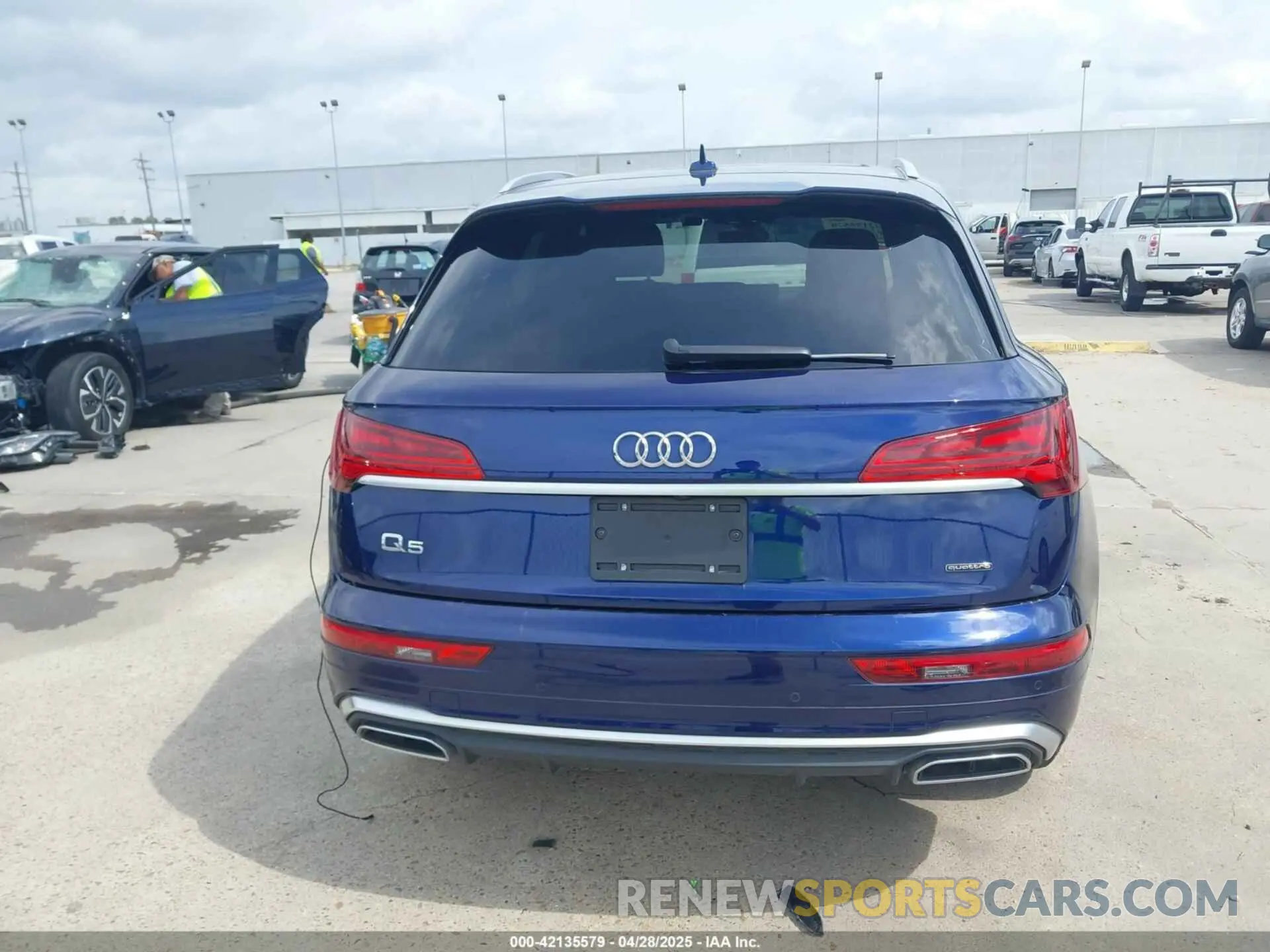 17 Photograph of a damaged car WA1GAAFYXN2033558 AUDI Q5 2022