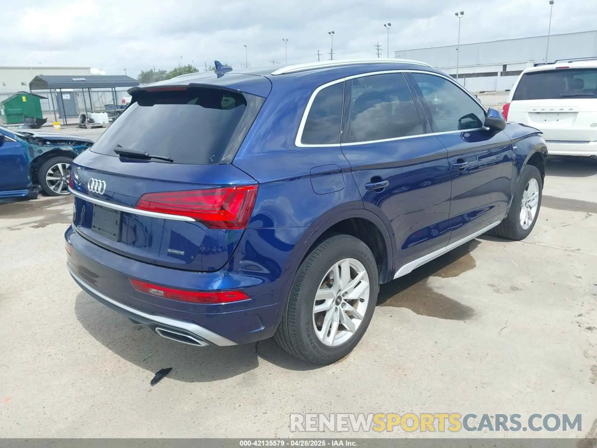 4 Photograph of a damaged car WA1GAAFYXN2033558 AUDI Q5 2022