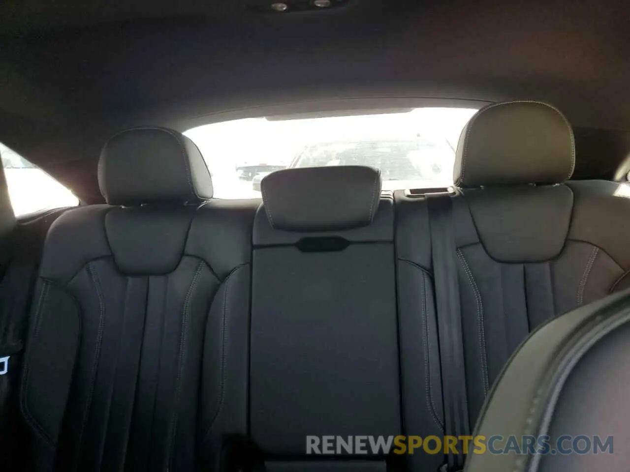 10 Photograph of a damaged car WA15AAFY7P2060419 AUDI Q5 2023