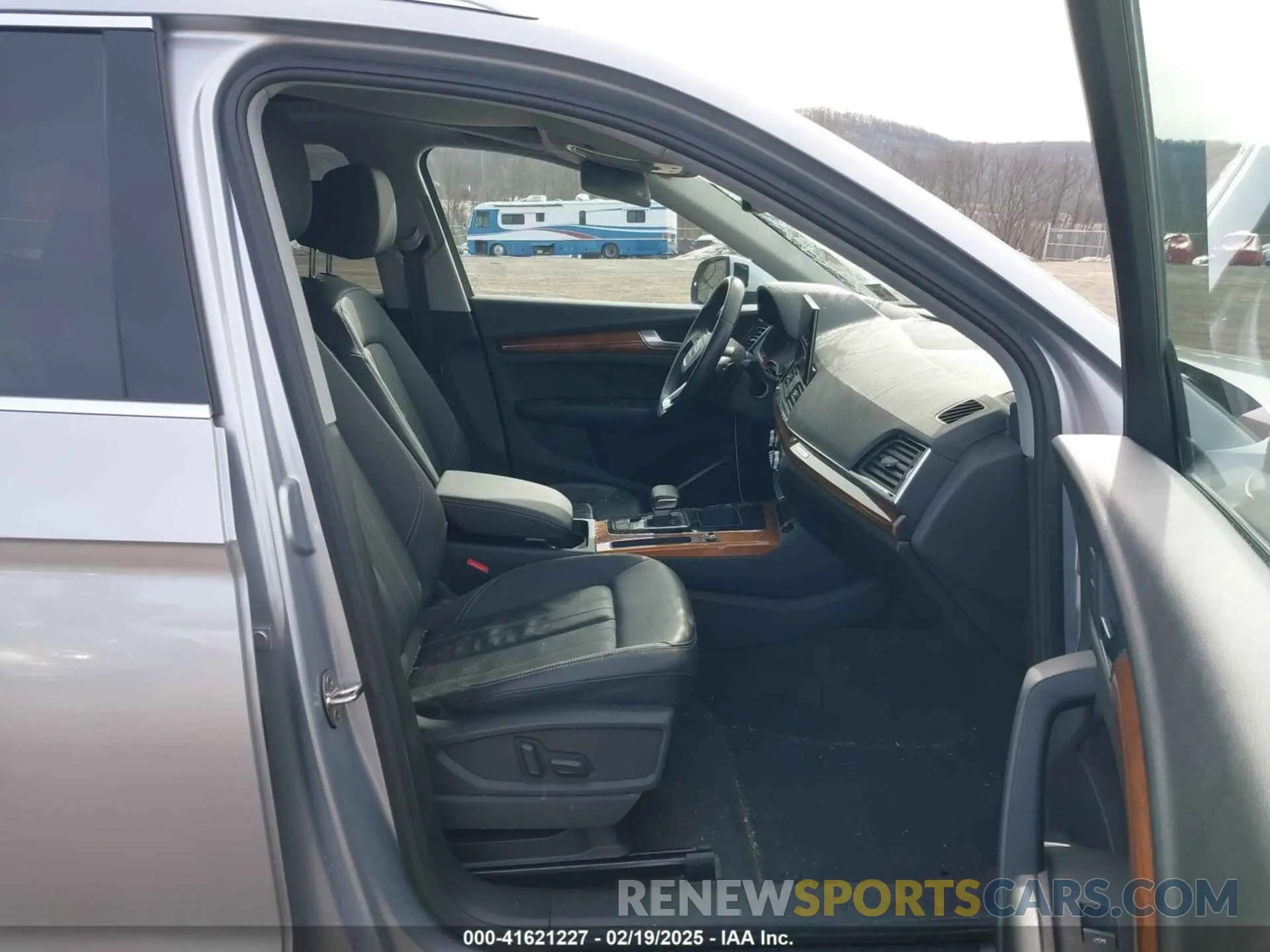 5 Photograph of a damaged car WA1ABAFY0P2160860 AUDI Q5 2023