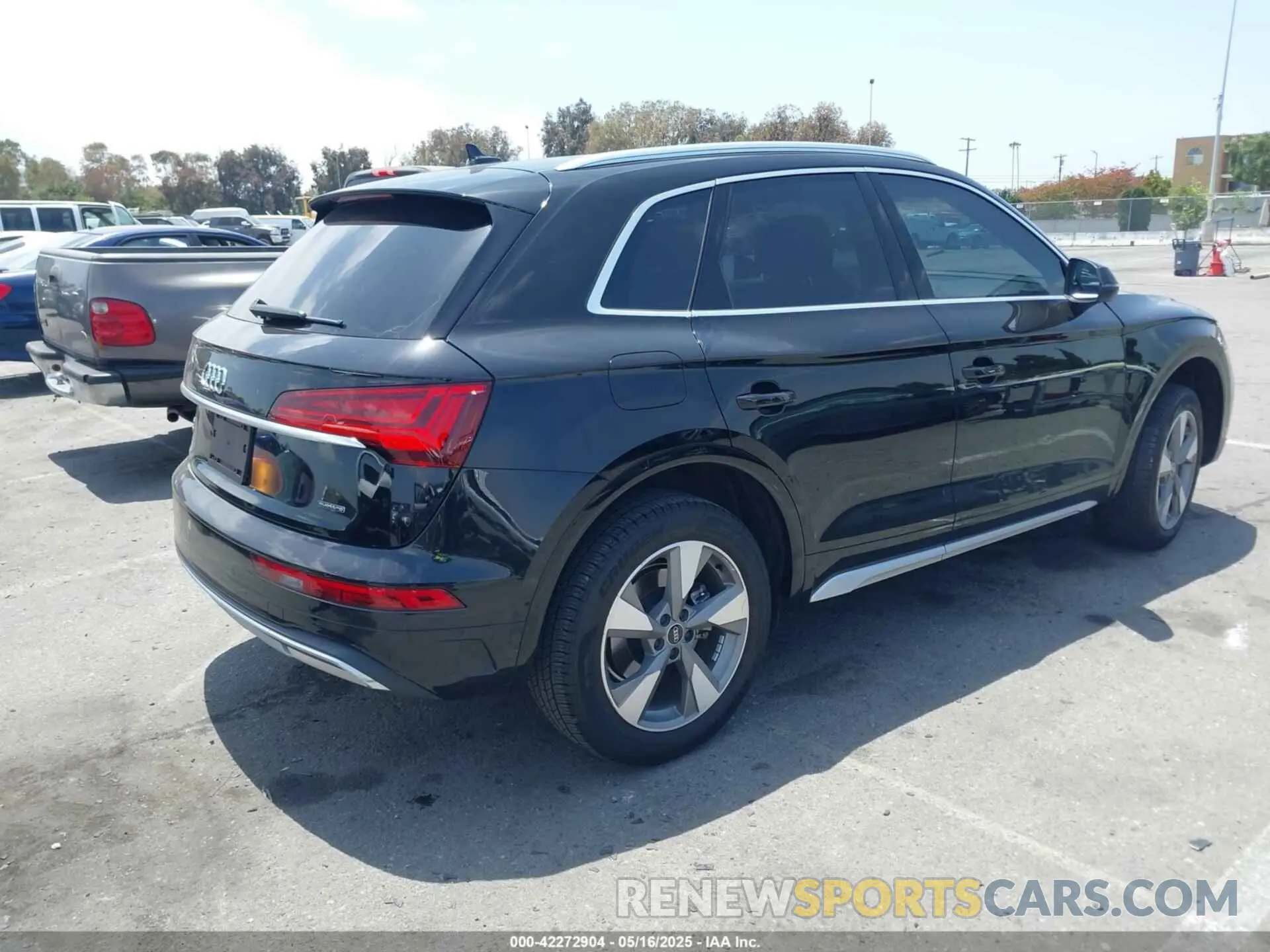 4 Photograph of a damaged car WA1ABAFY2P2132364 AUDI Q5 2023