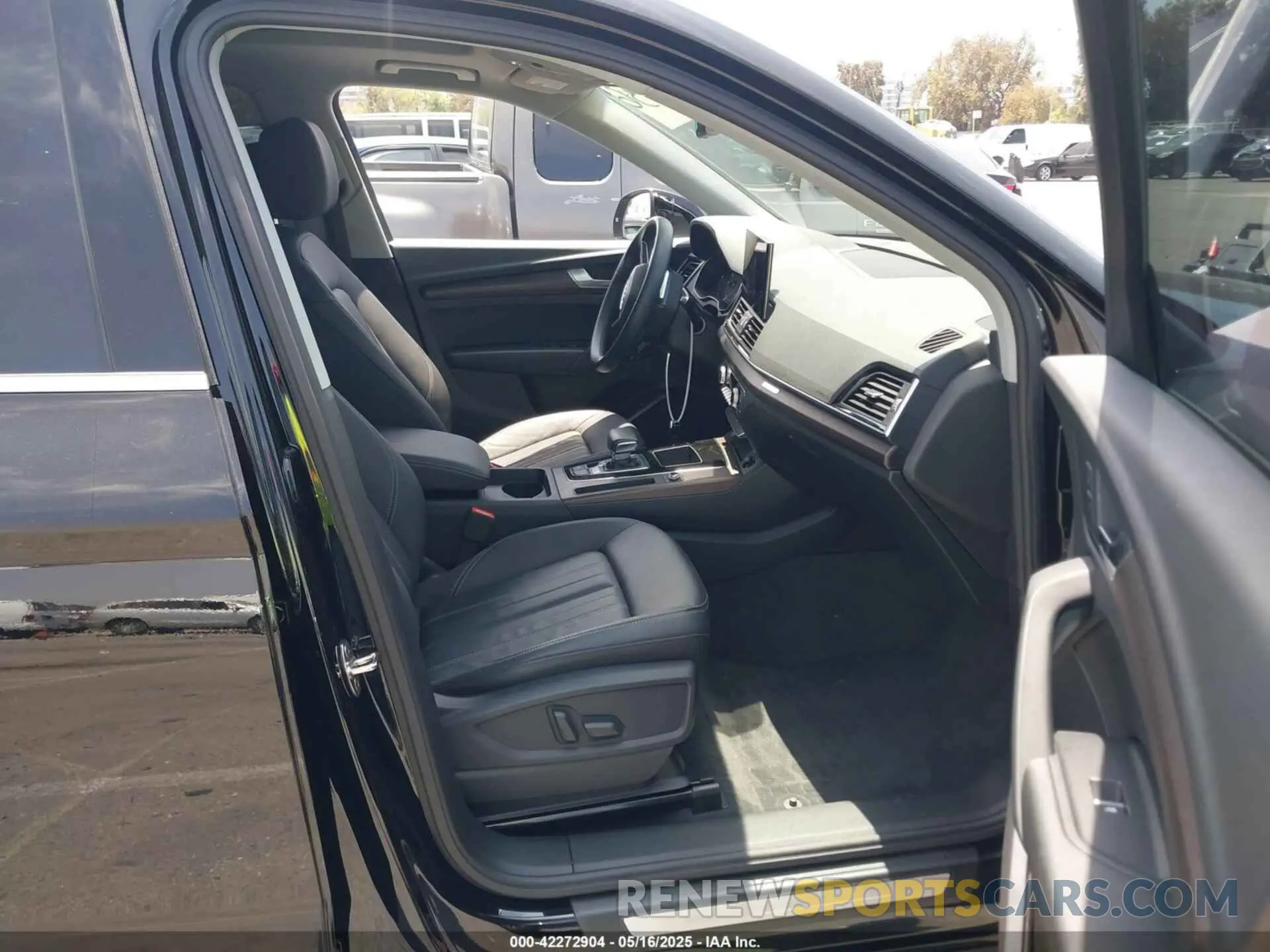 5 Photograph of a damaged car WA1ABAFY2P2132364 AUDI Q5 2023