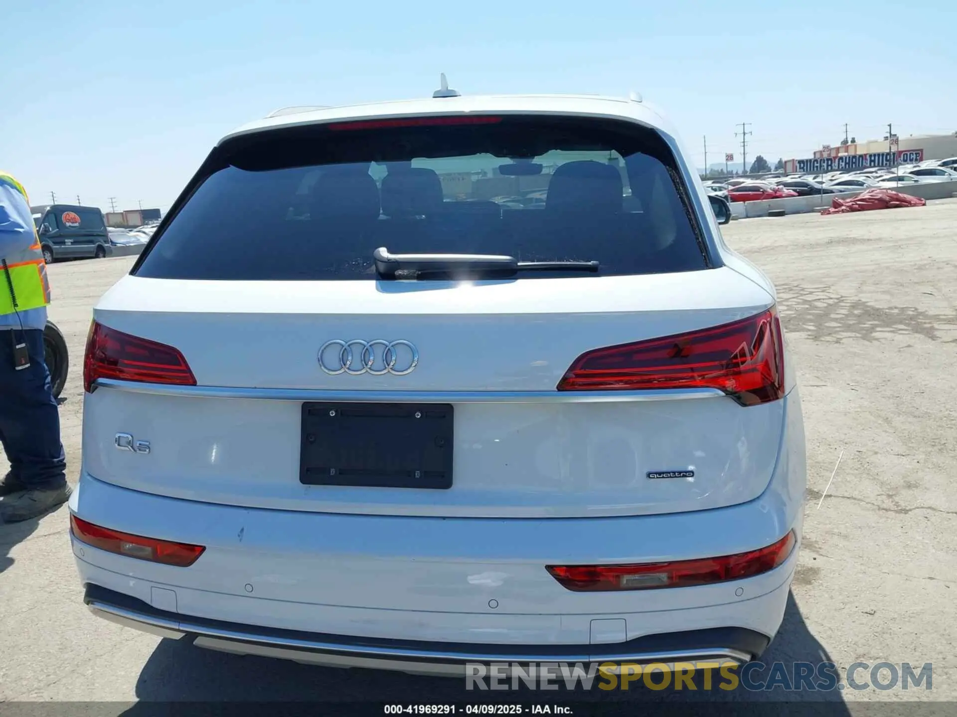 16 Photograph of a damaged car WA1ABAFY6P2165402 AUDI Q5 2023