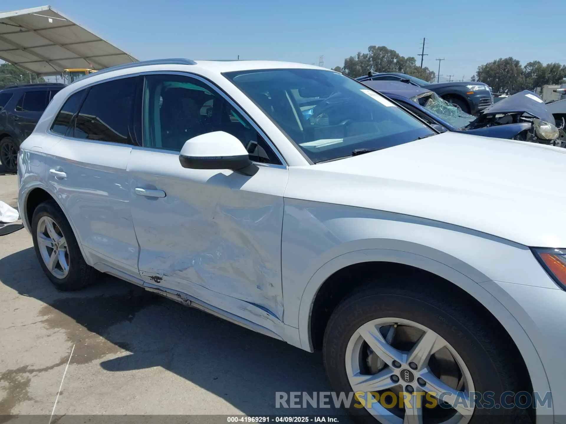 6 Photograph of a damaged car WA1ABAFY6P2165402 AUDI Q5 2023
