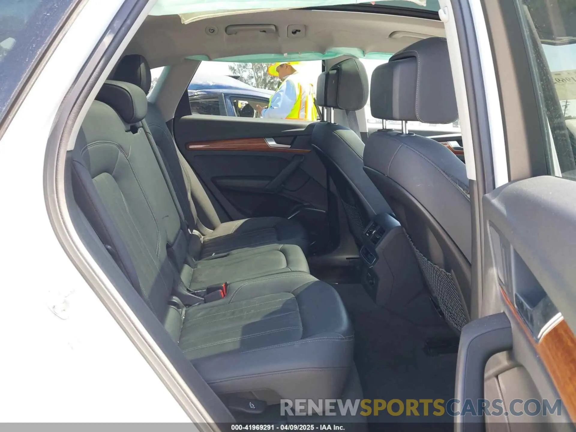 8 Photograph of a damaged car WA1ABAFY6P2165402 AUDI Q5 2023