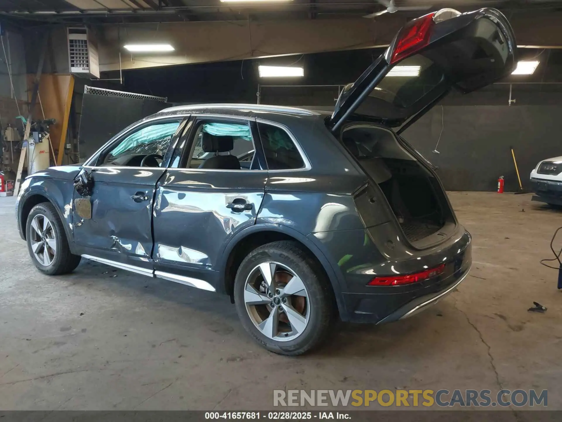 3 Photograph of a damaged car WA1ABAFY7P2053949 AUDI Q5 2023