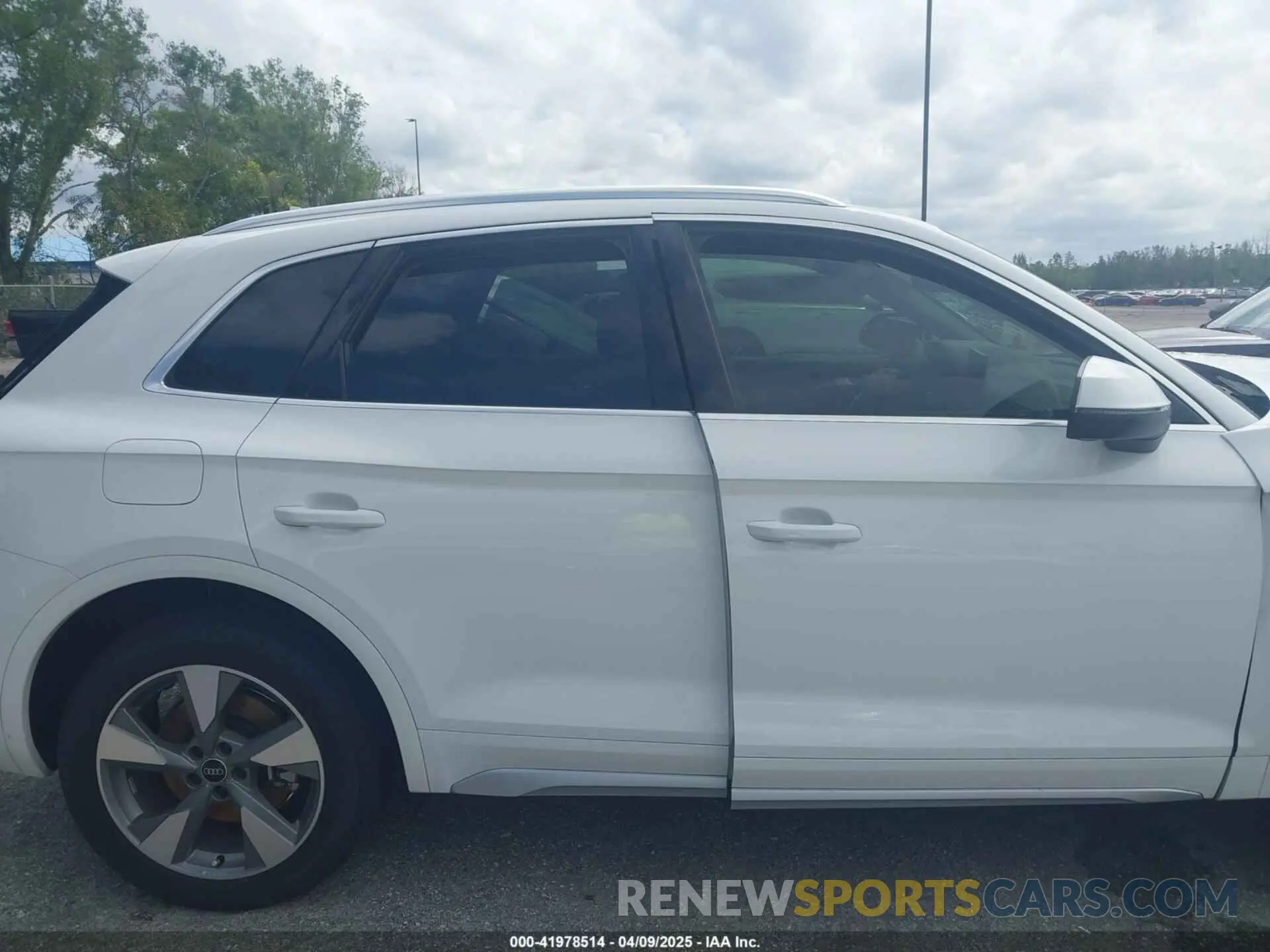 12 Photograph of a damaged car WA1BBAFY3P2078836 AUDI Q5 2023