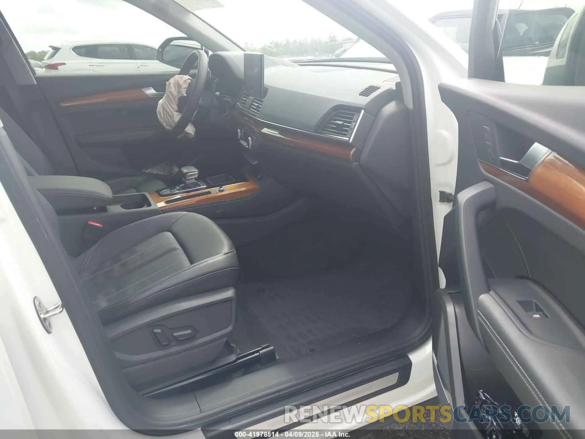5 Photograph of a damaged car WA1BBAFY3P2078836 AUDI Q5 2023
