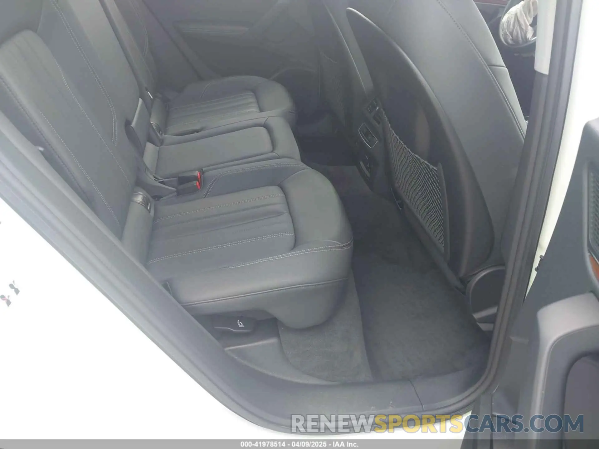 8 Photograph of a damaged car WA1BBAFY3P2078836 AUDI Q5 2023