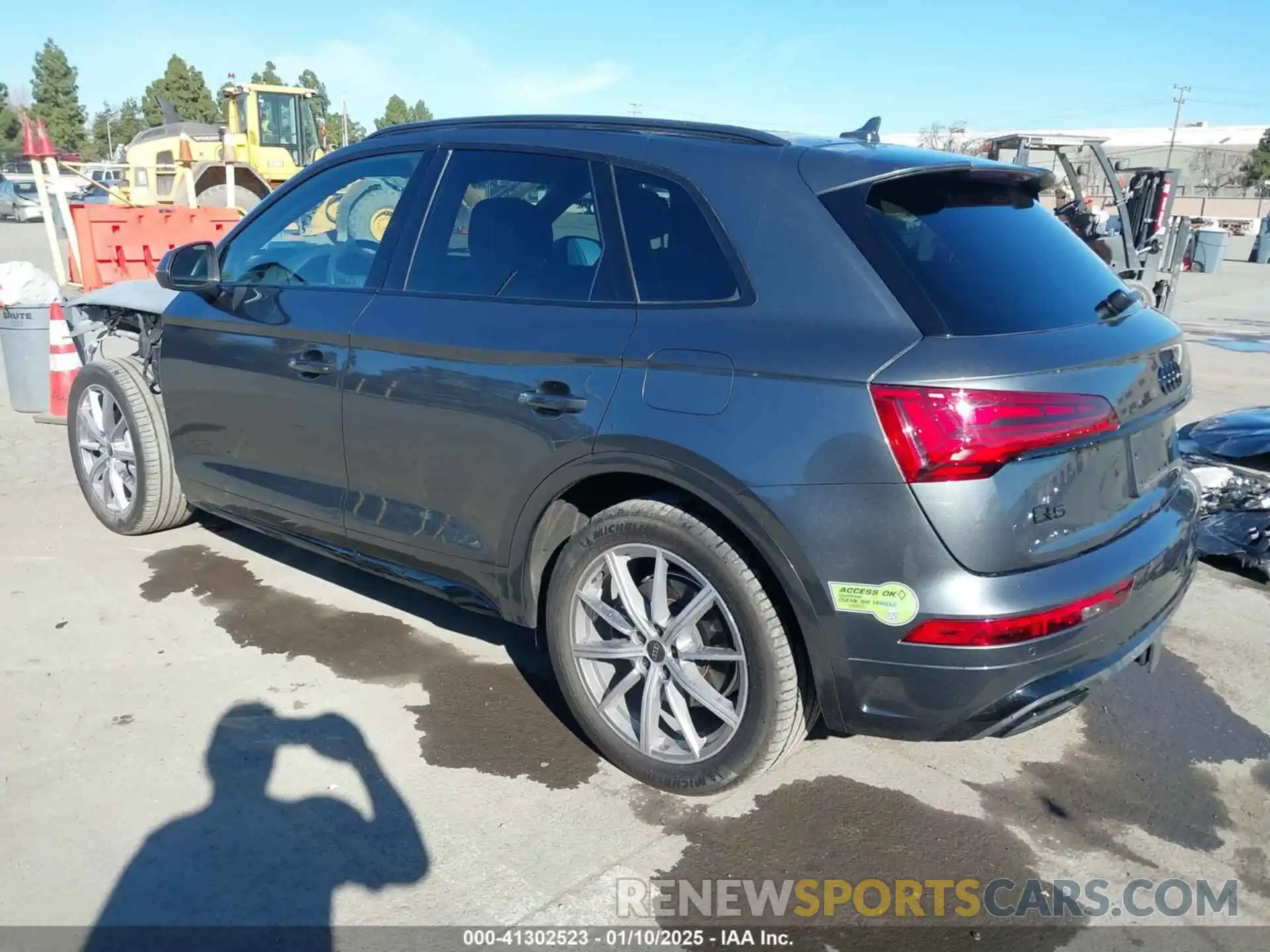 3 Photograph of a damaged car WA1E2AFY2P2110379 AUDI Q5 2023