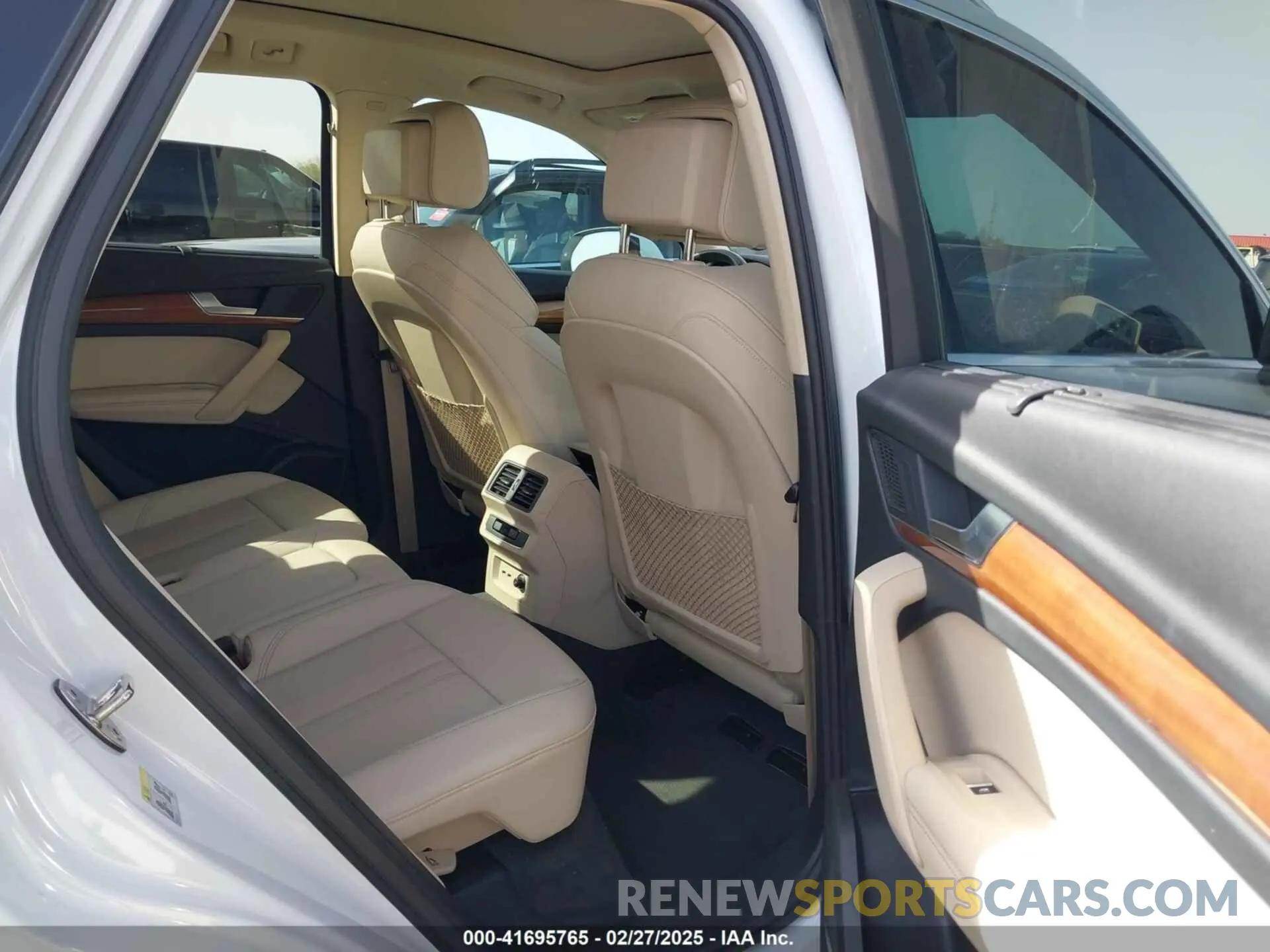 8 Photograph of a damaged car WA1E2AFY3P2070863 AUDI Q5 2023