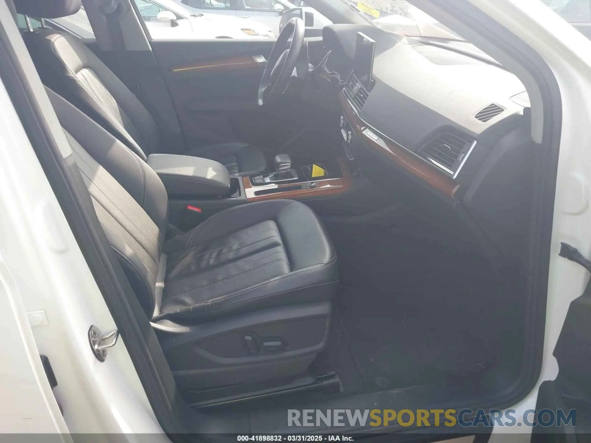 5 Photograph of a damaged car WA1EAAFY0P2120802 AUDI Q5 2023