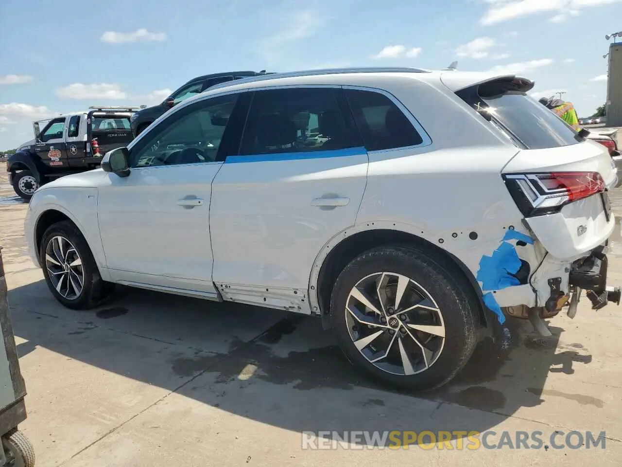 2 Photograph of a damaged car WA1EAAFY1P2029604 AUDI Q5 2023