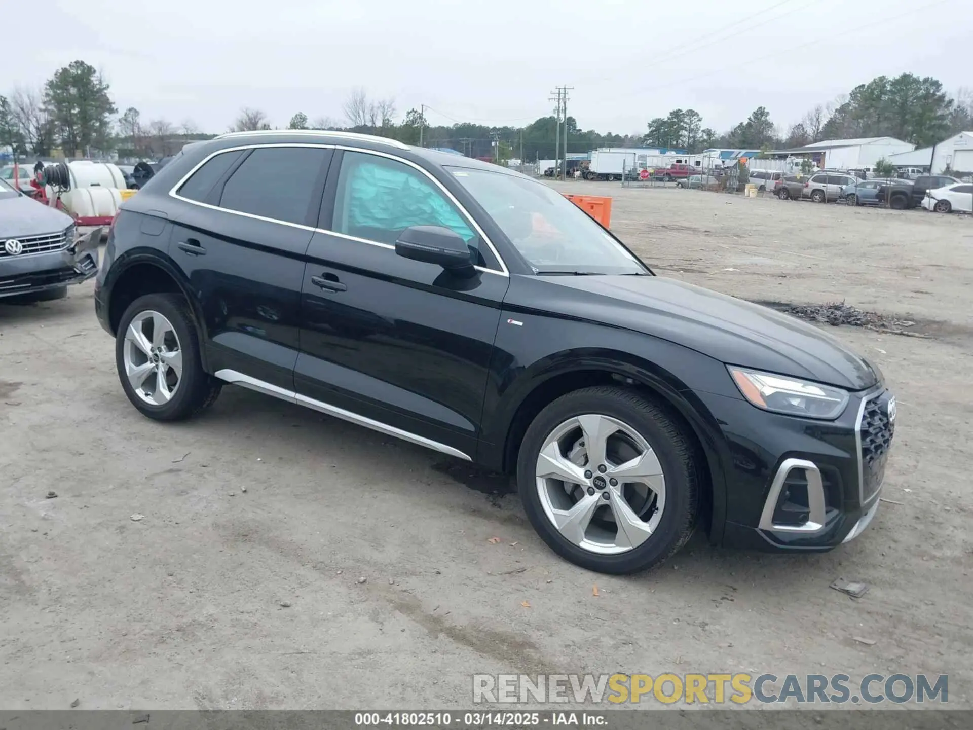 1 Photograph of a damaged car WA1EAAFY1P2077085 AUDI Q5 2023