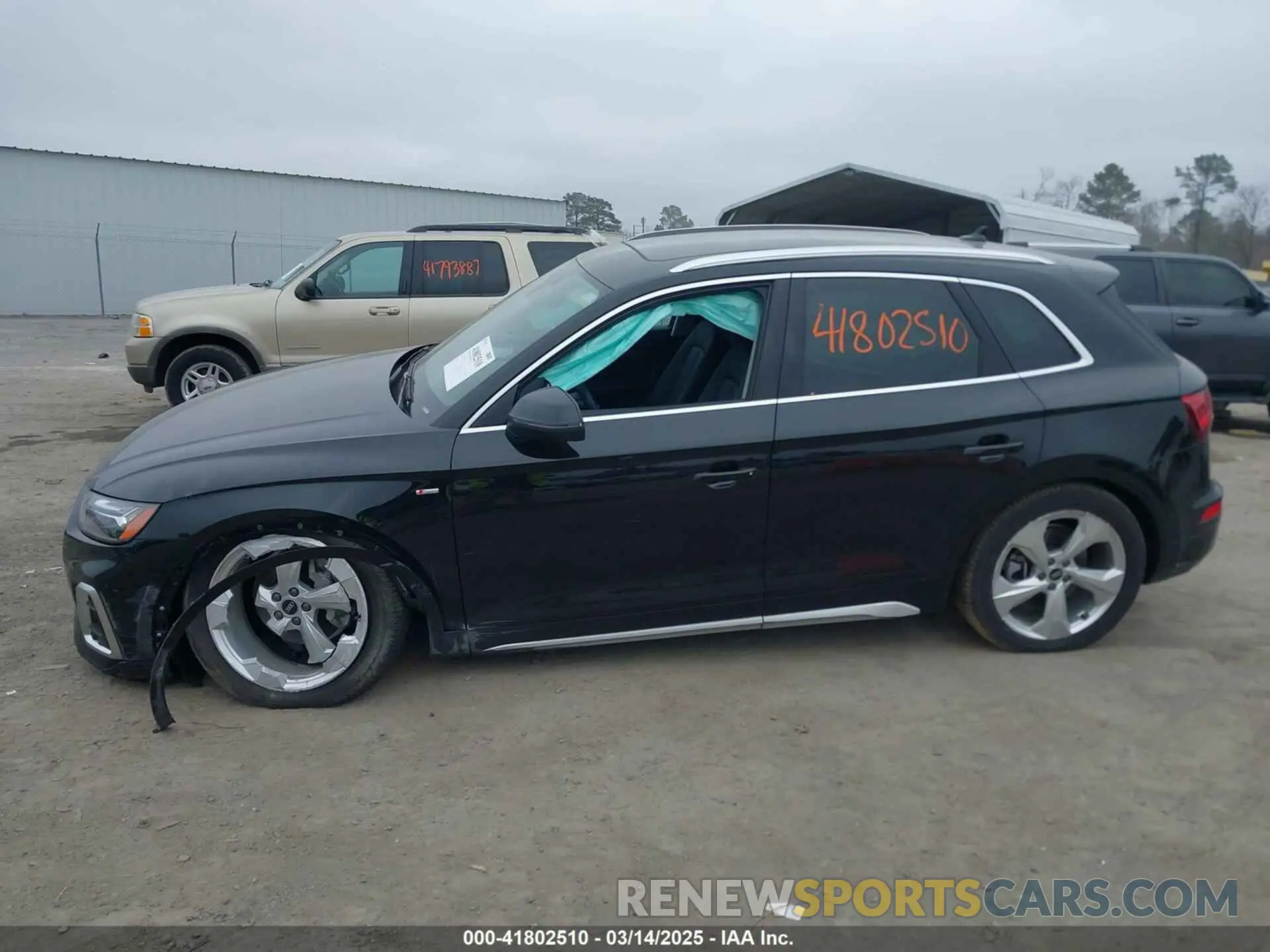 14 Photograph of a damaged car WA1EAAFY1P2077085 AUDI Q5 2023