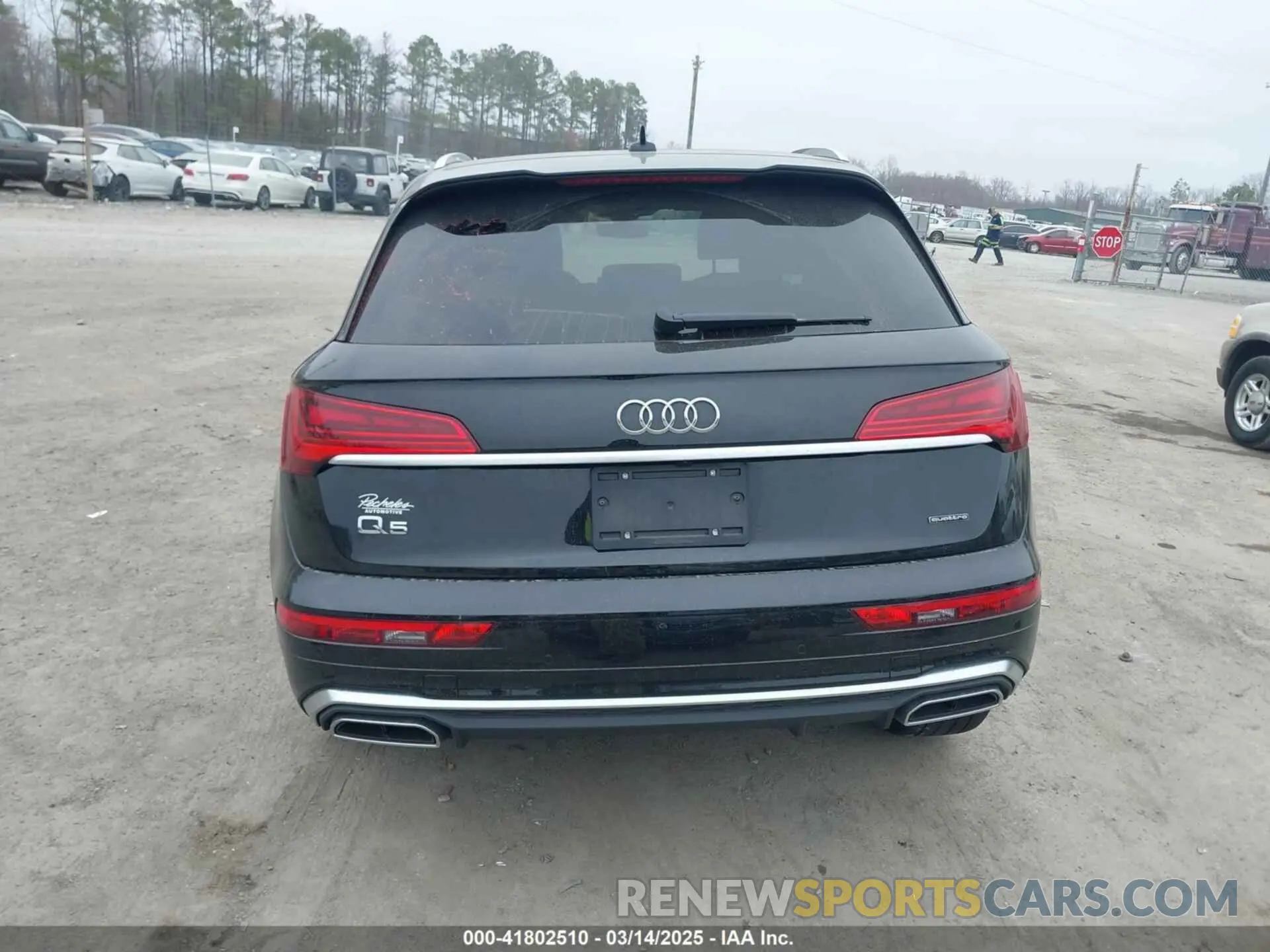 16 Photograph of a damaged car WA1EAAFY1P2077085 AUDI Q5 2023