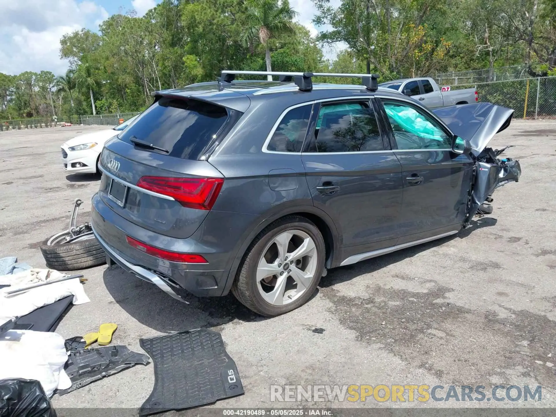 4 Photograph of a damaged car WA1EAAFY1P2088376 AUDI Q5 2023