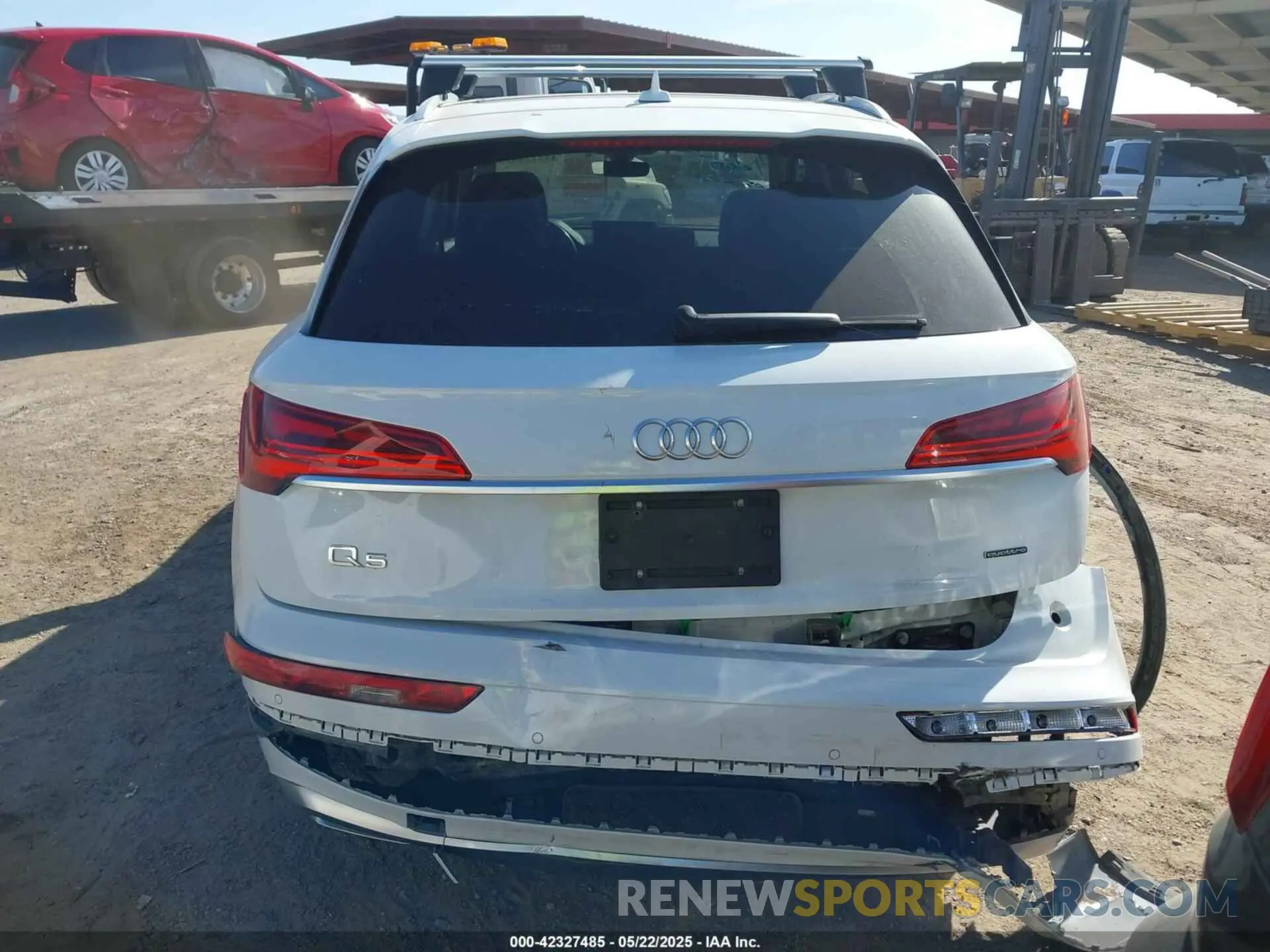 16 Photograph of a damaged car WA1EAAFY1P2127967 AUDI Q5 2023