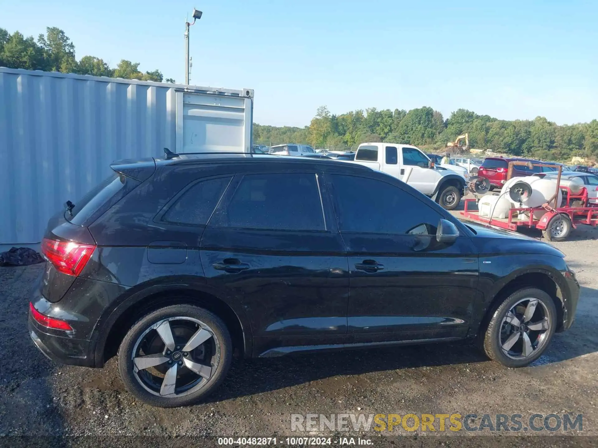 14 Photograph of a damaged car WA1EAAFY2P2012262 AUDI Q5 2023