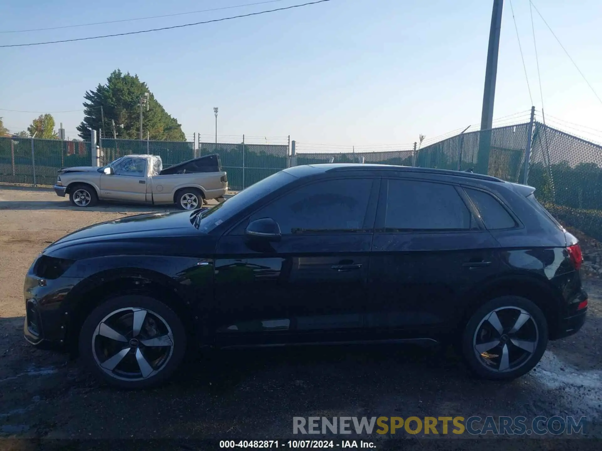 15 Photograph of a damaged car WA1EAAFY2P2012262 AUDI Q5 2023