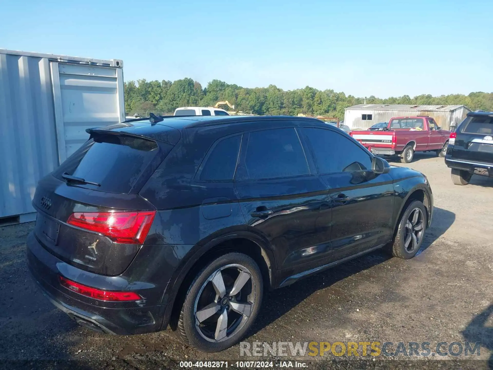 4 Photograph of a damaged car WA1EAAFY2P2012262 AUDI Q5 2023