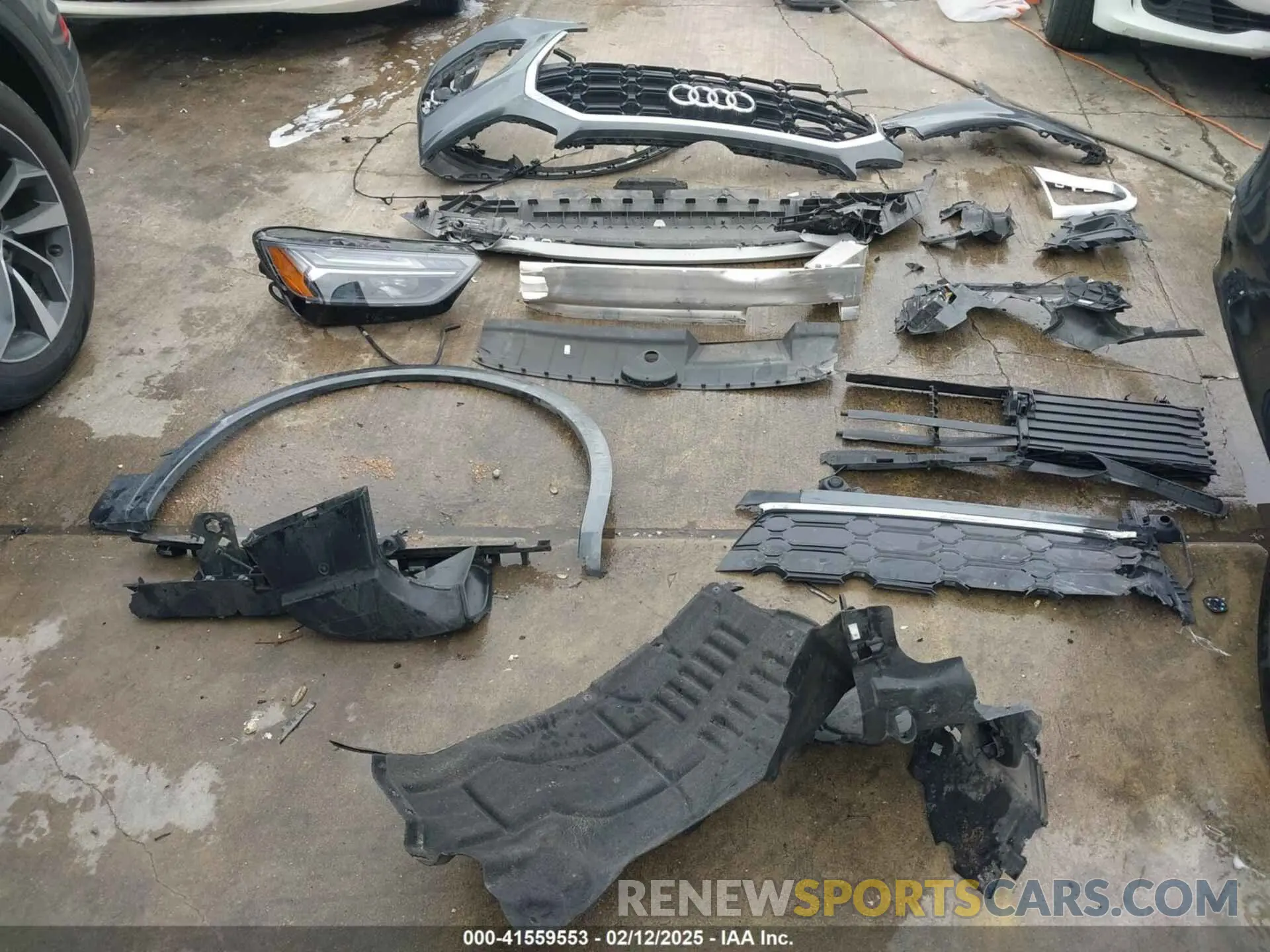 12 Photograph of a damaged car WA1EAAFY2P2019020 AUDI Q5 2023