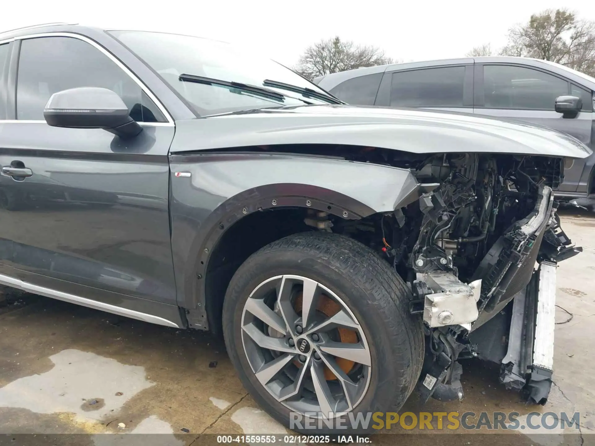 18 Photograph of a damaged car WA1EAAFY2P2019020 AUDI Q5 2023