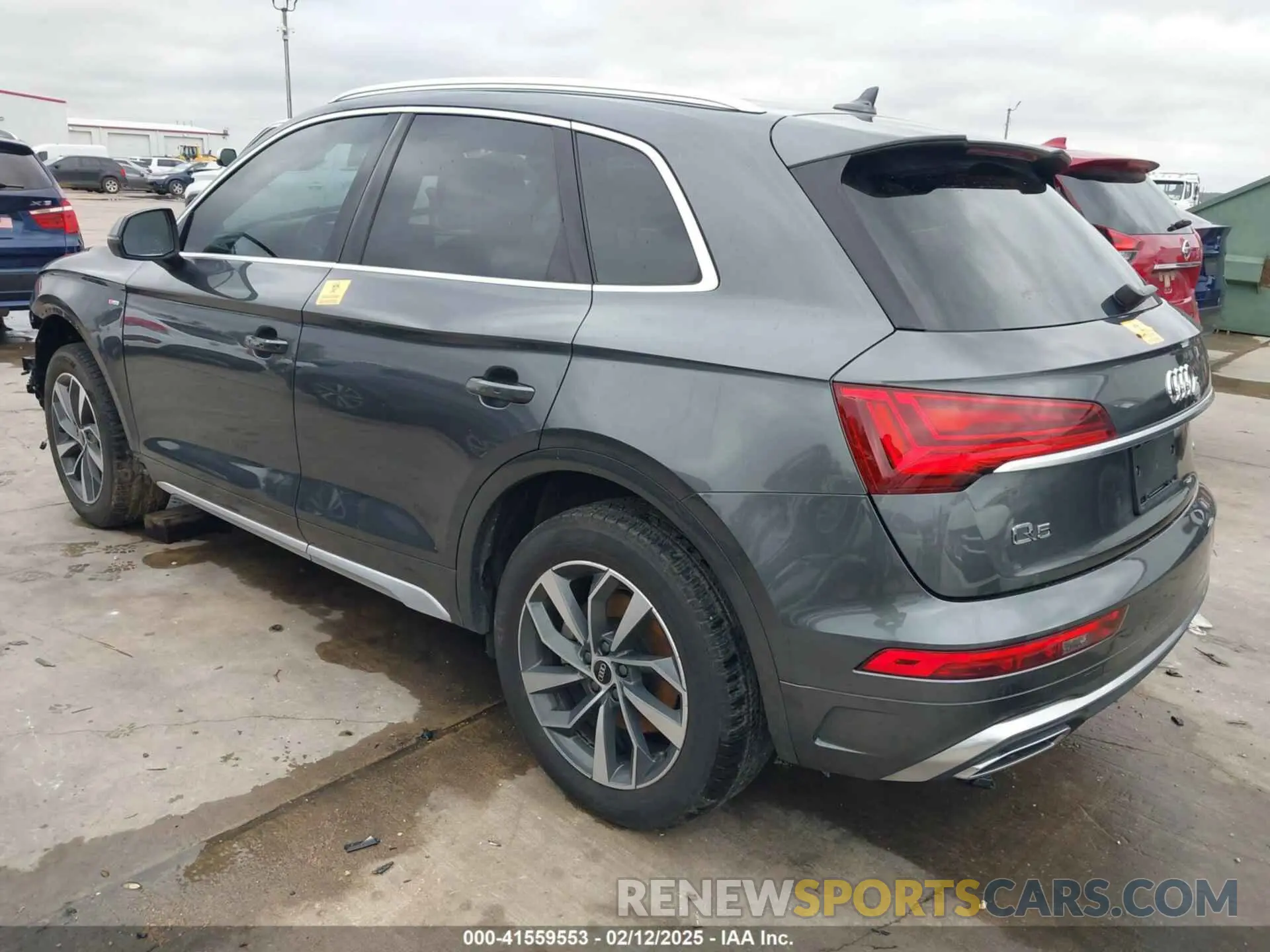3 Photograph of a damaged car WA1EAAFY2P2019020 AUDI Q5 2023