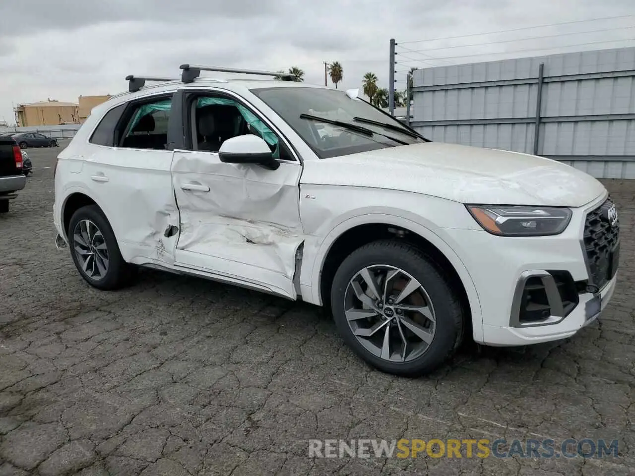 4 Photograph of a damaged car WA1EAAFY2P2060456 AUDI Q5 2023
