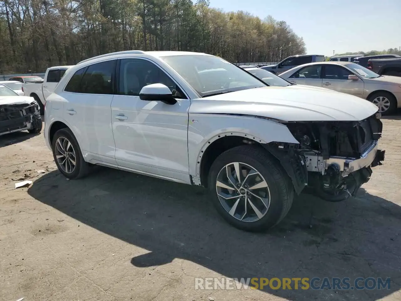 4 Photograph of a damaged car WA1EAAFY2P2090931 AUDI Q5 2023