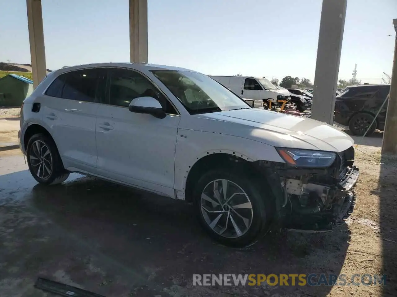 4 Photograph of a damaged car WA1EAAFY2P2170200 AUDI Q5 2023