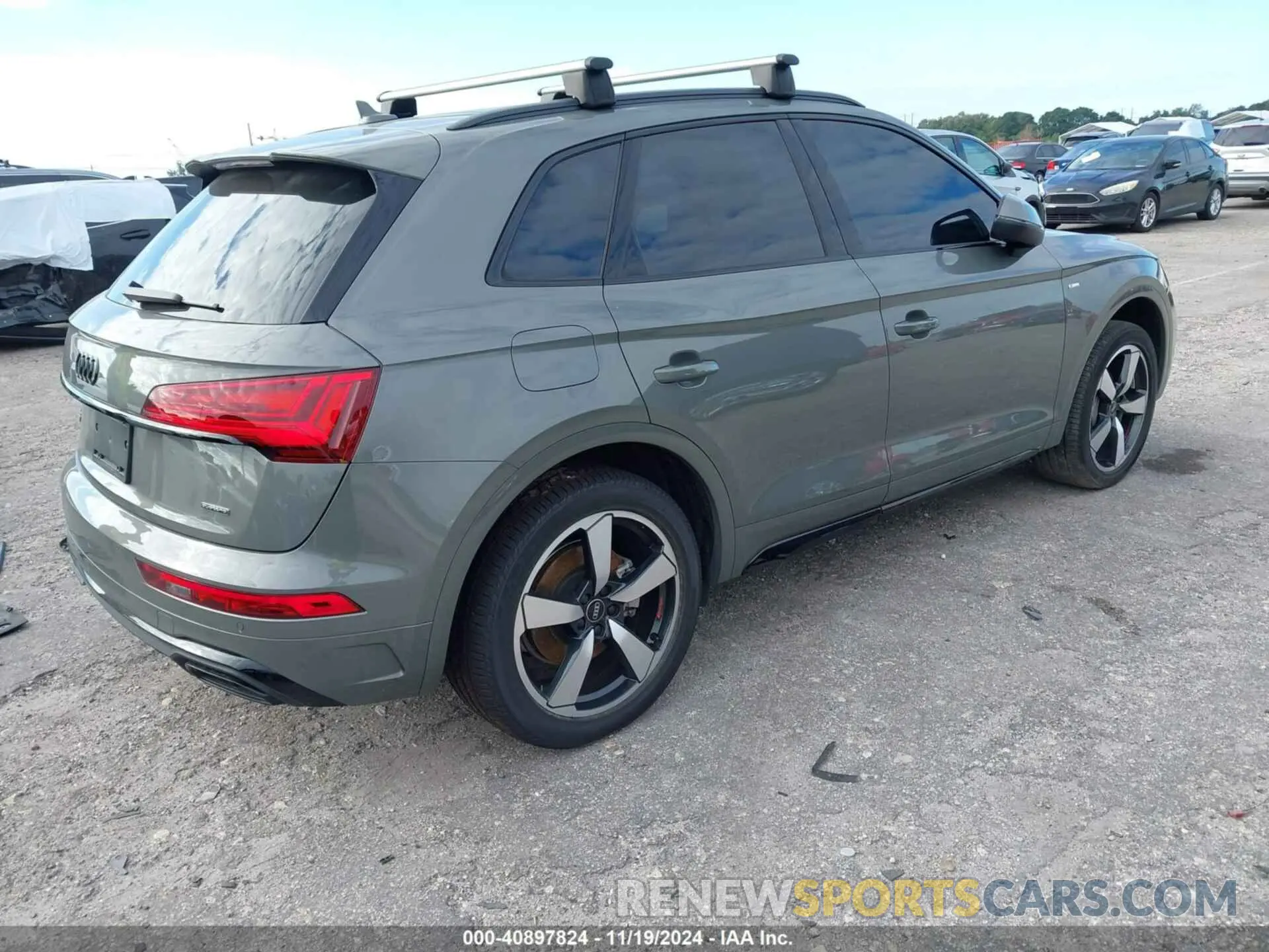 4 Photograph of a damaged car WA1EAAFY2P2192276 AUDI Q5 2023